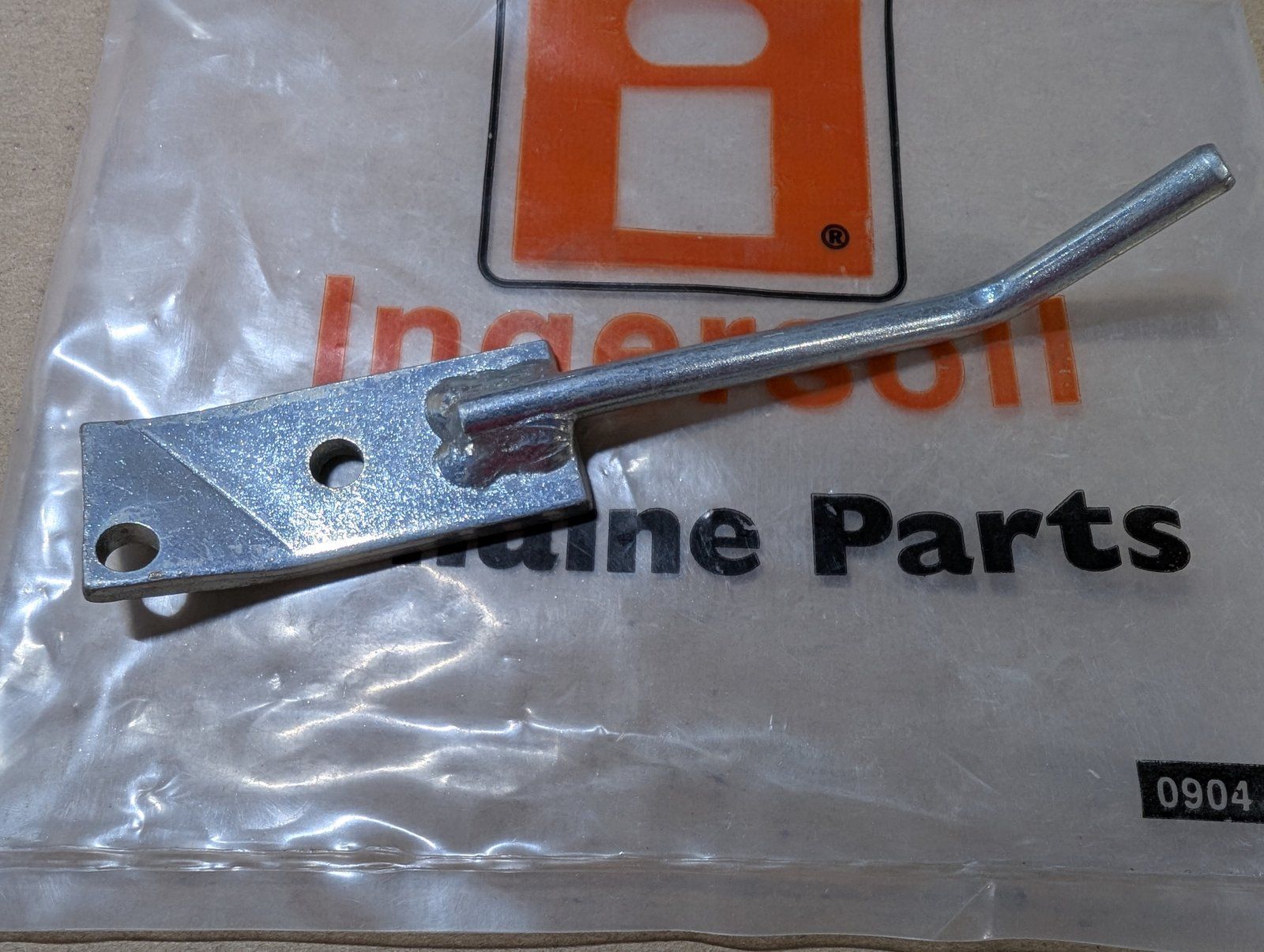 C37844 ( replaces G2010015 ) LATCH SEAT LID C44481 C46659 - Ingersoll/Case Tractor Part