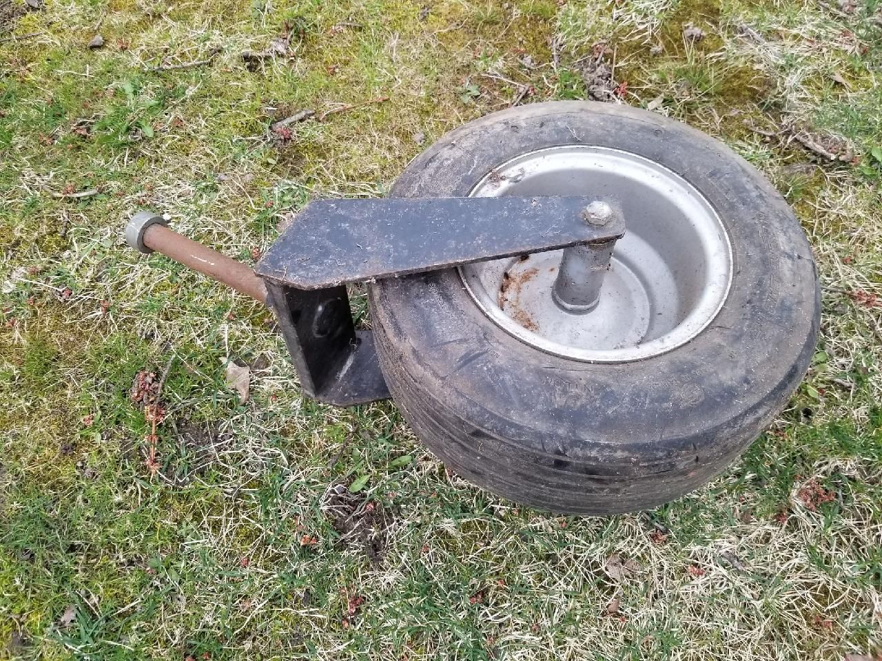 C37859 ( replaces G2300001 ) USED FORK - TAIL WHEEL AXLE - Ingersoll/Case Tractor Part