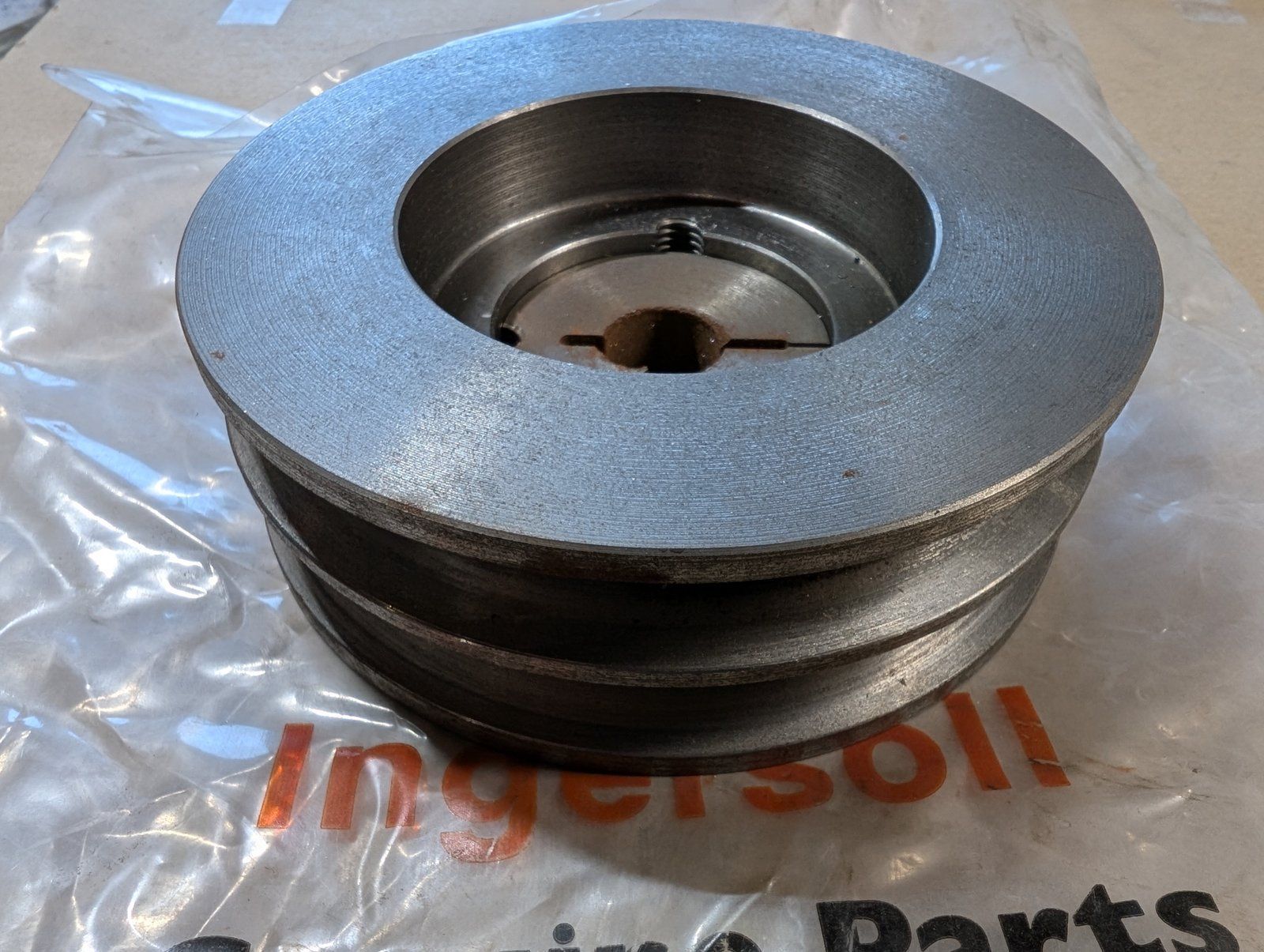 C37890 ( replaces G9002515 ) OUTPUT PULLEY-2V "A" 5.38x3.00 - Ingersoll/Case Tractor Part