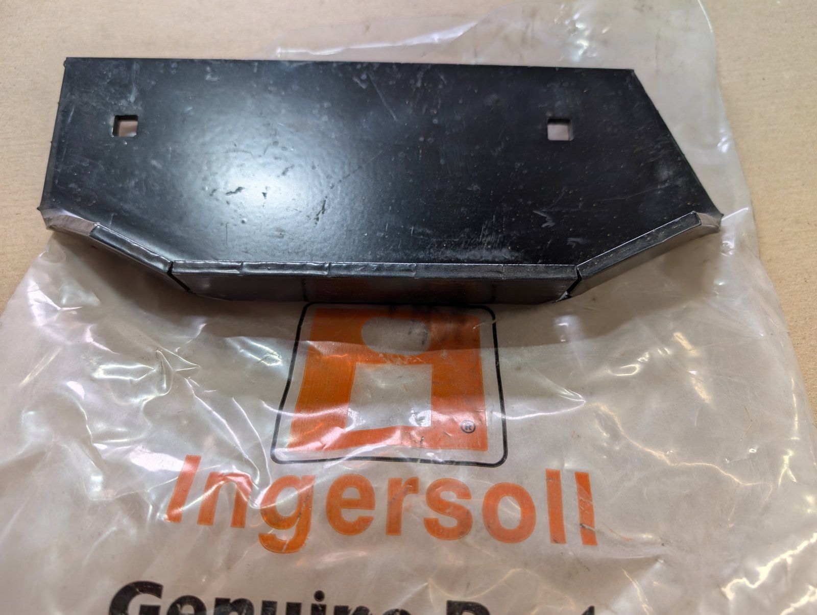 C37909 ( replaces G3100007 ) SHOE - LH(S) 42" GRAZER - Ingersoll/Case Tractor Part