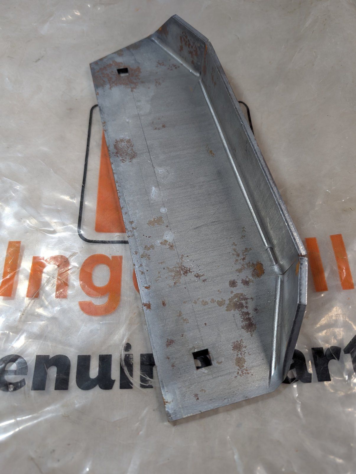 C37942 ( replaces G3200014 ) SKID SHOE 52 FC (S) C48850 C42004 B - Ingersoll/Case Tractor Part