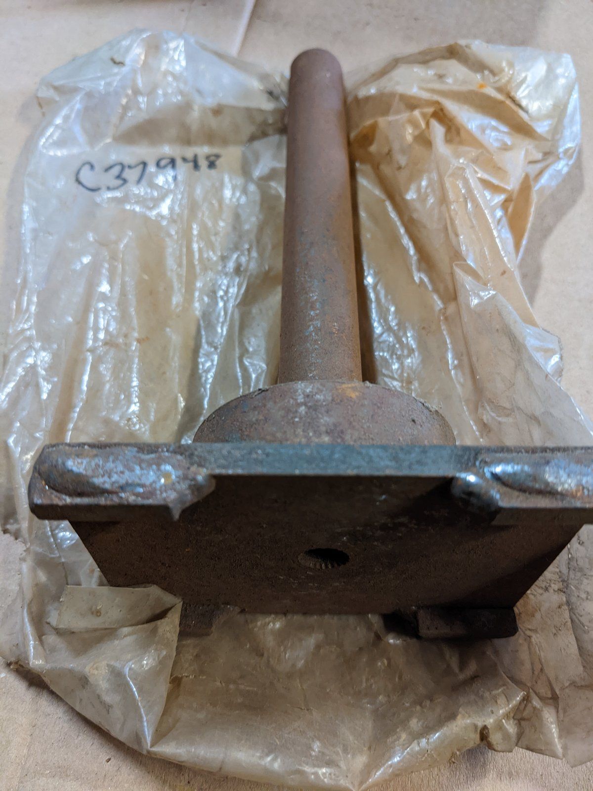 C37948 ( replaces G3000040 ) SPINDLE SHAFT - LONG 62" (1 BOLT - Ingersoll/Case Tractor Part