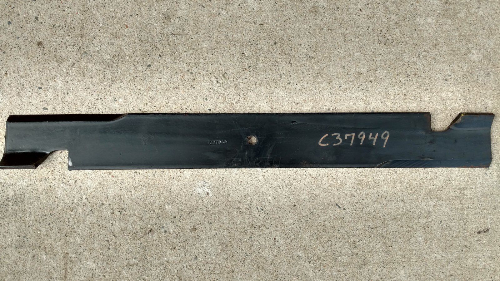C37949 ( replaces G9005730 ) BLADE FRONT CUT 3=62" (1BOLT) - Ingersoll/Case Tractor Part