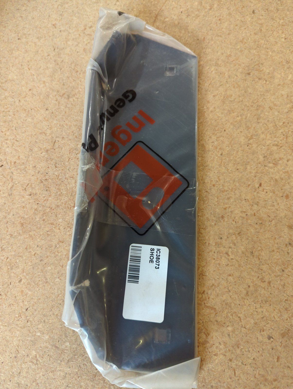 C38073 ( replaces G3210003 ) SHOE - DECK SKID RH GRAZER FC - Ingersoll/Case Tractor Part