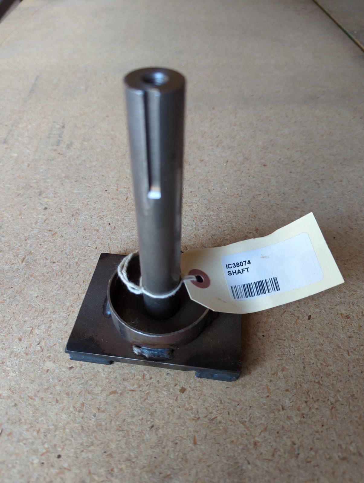 C38074 ( replaces G3210004 ) SPINDLE SHAFT-LH ROTATION - Ingersoll/Case Tractor Part
