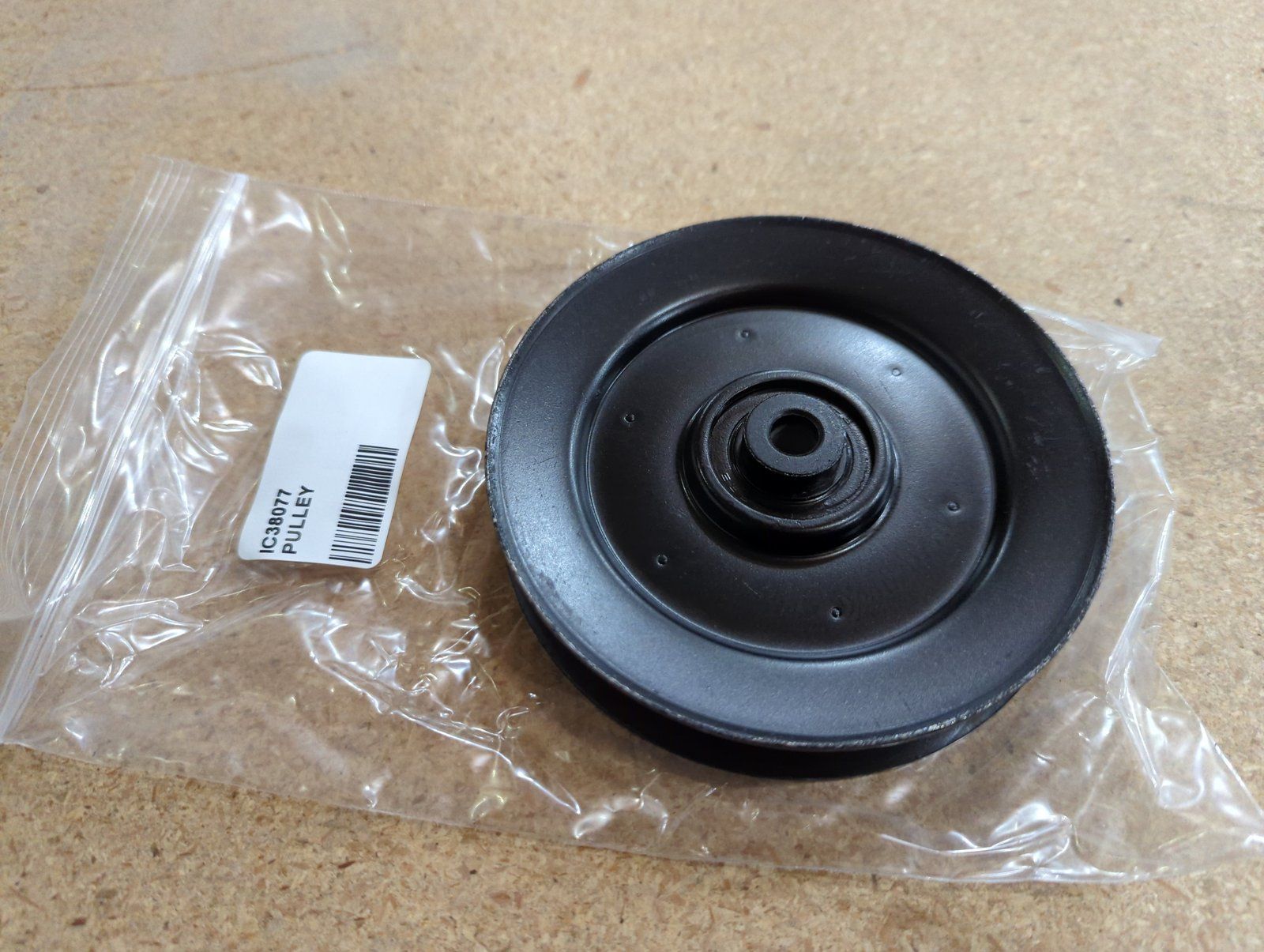 C38077 ( replaces G9002558 ) PULLEY V-IDLER "B"4.94x.375 HUB - Ingersoll/Case Tractor Part