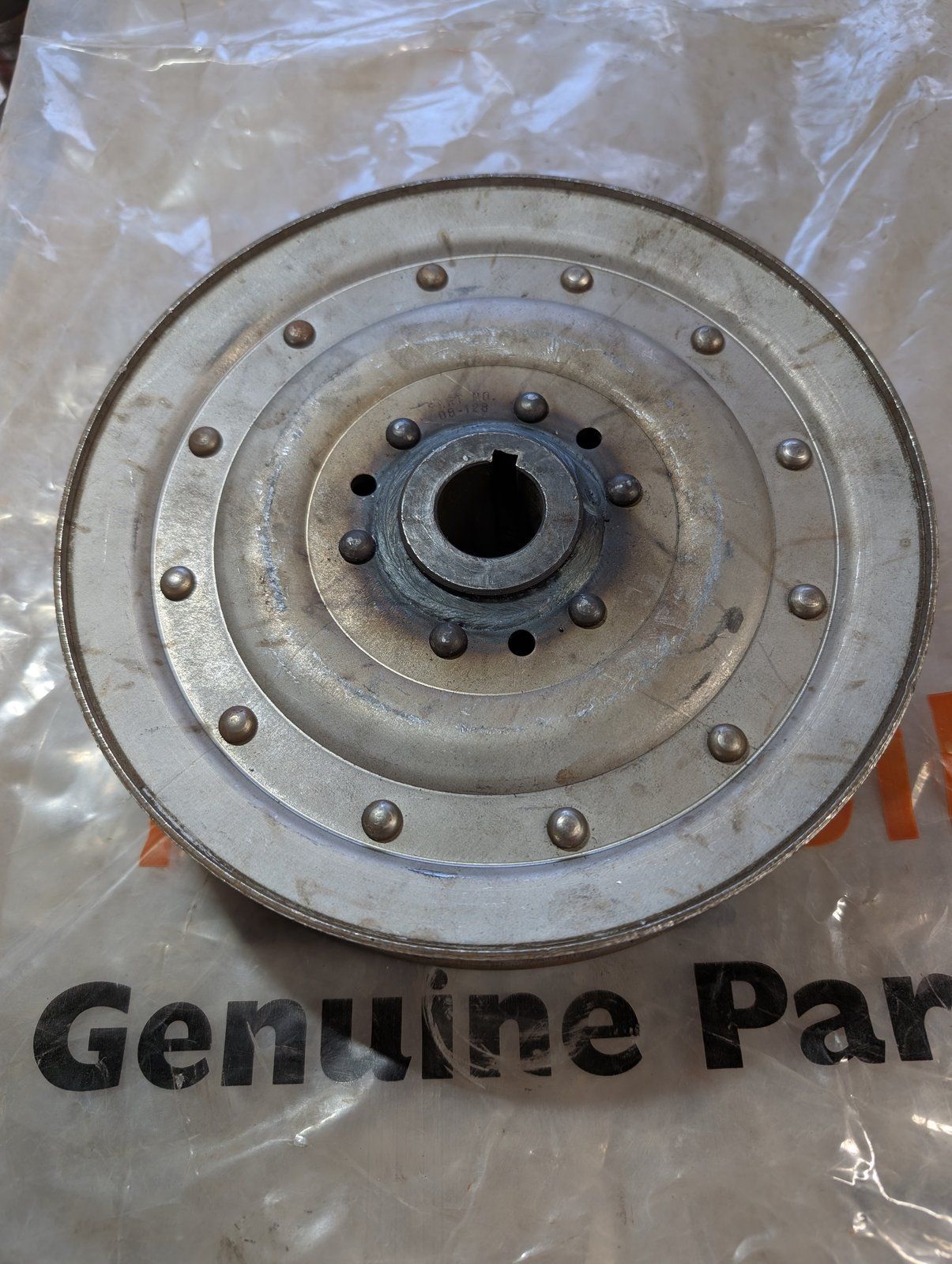 C38178 ( replaces G9002529 ) PULLEY- 2V "A" 8.0x.00 HUB - Ingersoll/Case Tractor Part