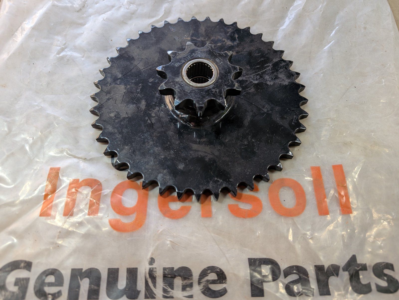 C38539 ( replaces G9011504A ) ASSY: SPROCKET & BEARINGS 11T / 41T GRAZER 901-1504 - Ingersoll/Case Tractor Part