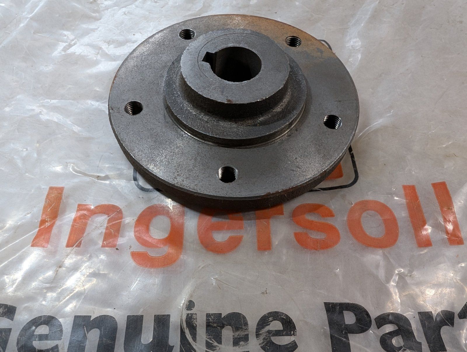 C39005 ( replaces G9004034 ) HUB WHEEL 5 BOLT G9004028 C37612 - Ingersoll/Case Tractor Part