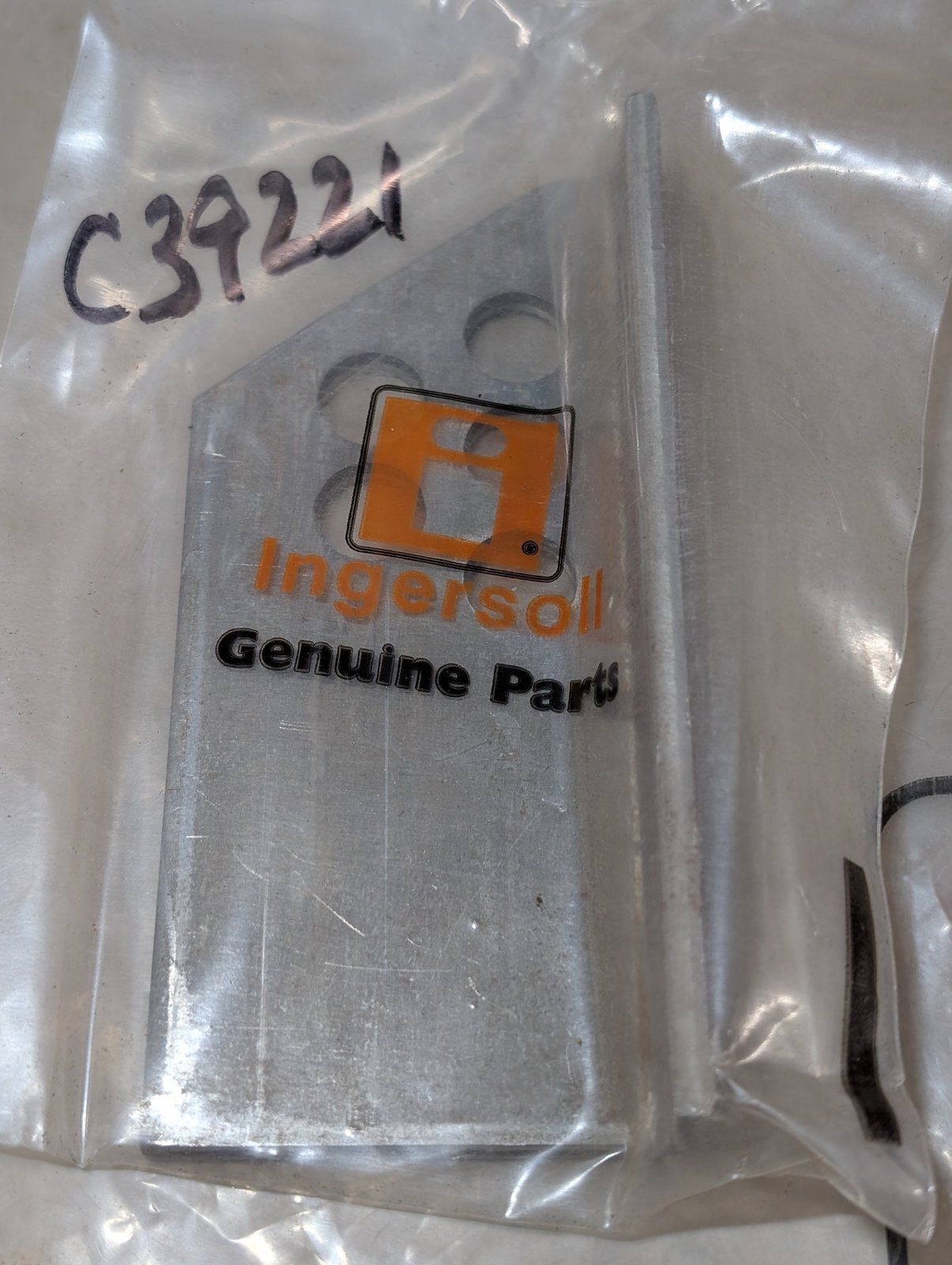 C39221 BRACKET LH HEIGHT ADJ G3000000ER G3000000RH C39279 - Ingersoll/Case Tractor Part