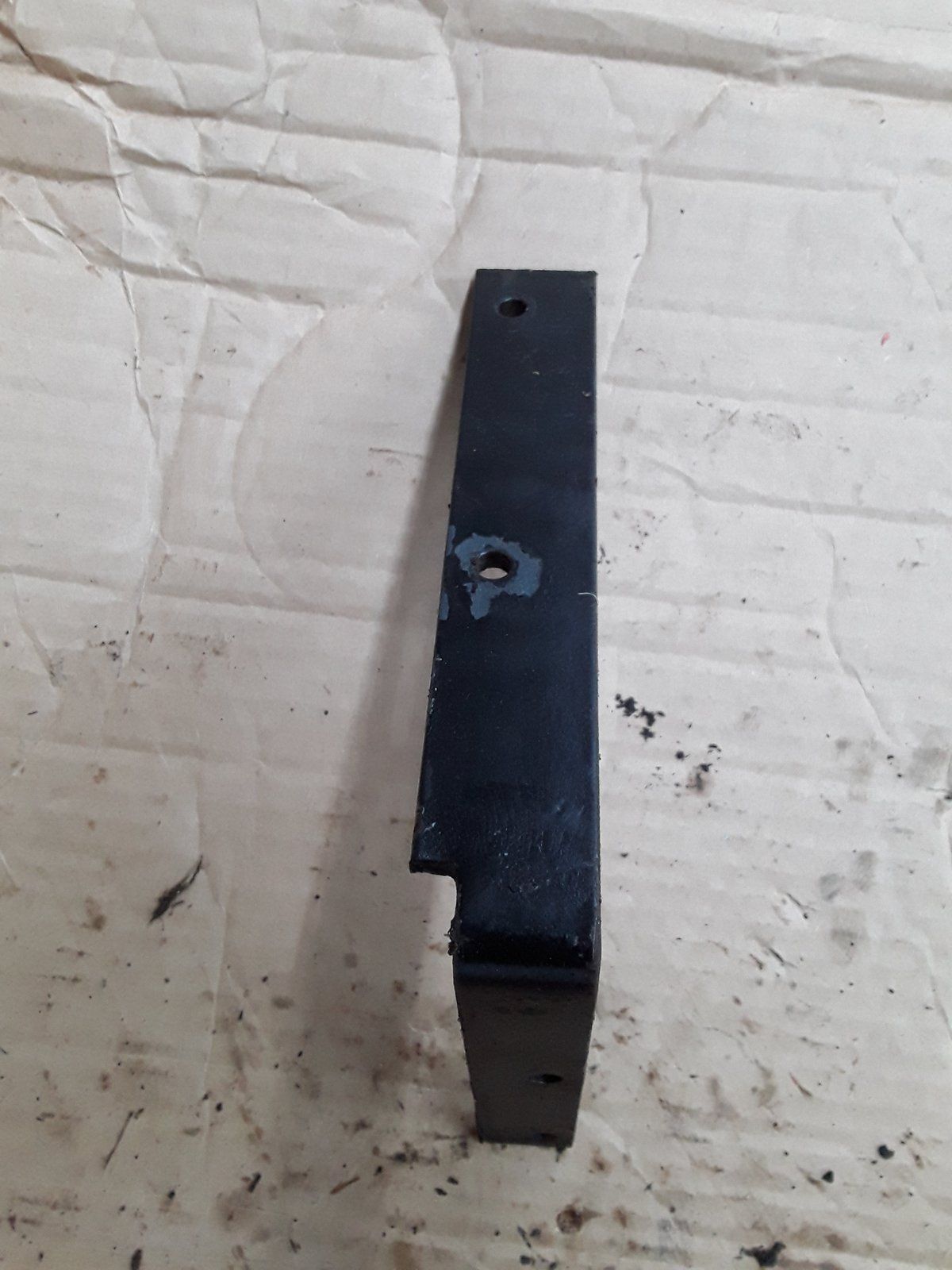 C39492 USED BRACKET LH - Ingersoll/Case Tractor Part