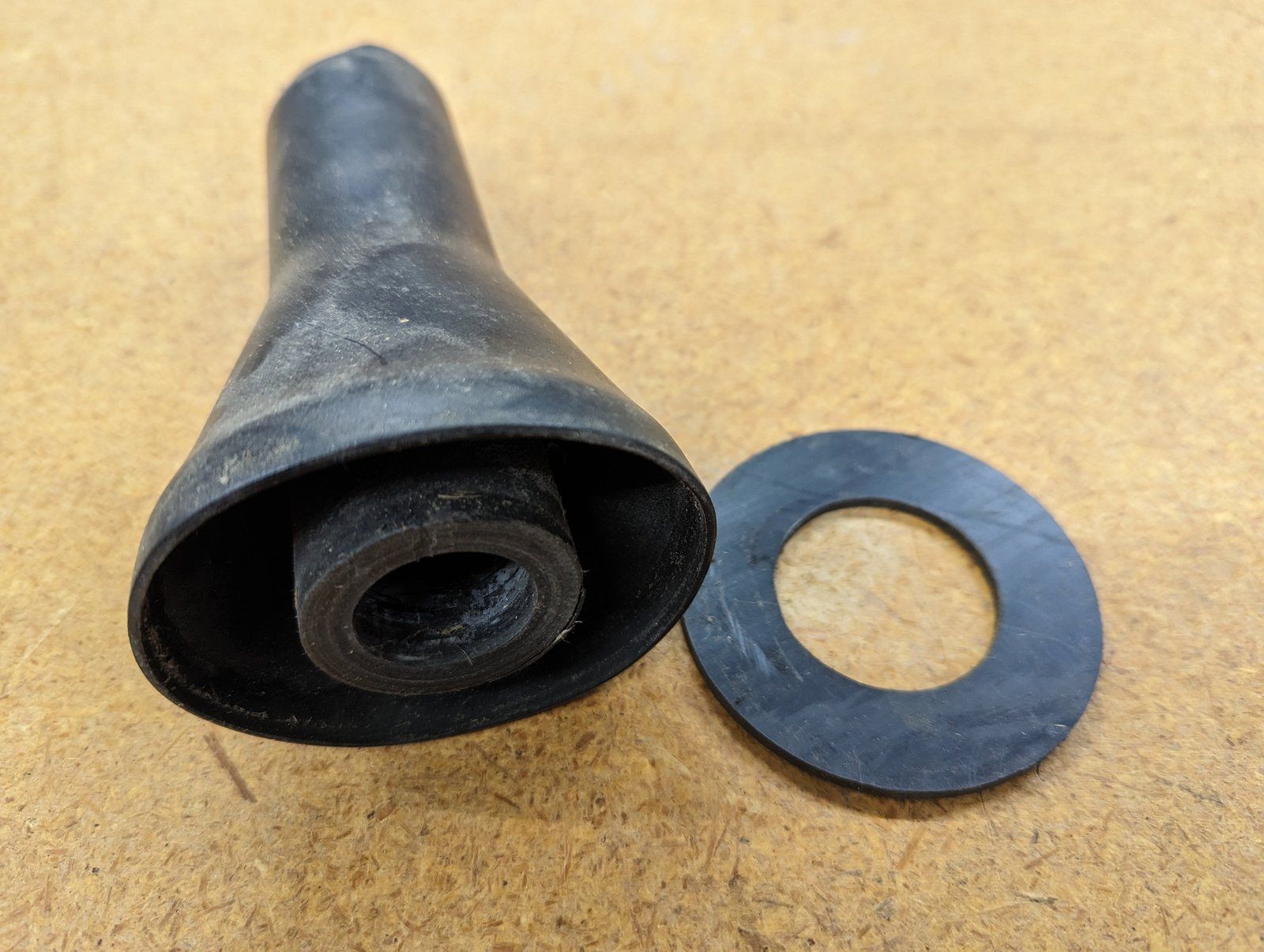 C39504 C37479 C39507 USED BOOT TUBE INCERT - STEERING COLUMN 6.38 LG - Ingersoll/Case Tractor Part