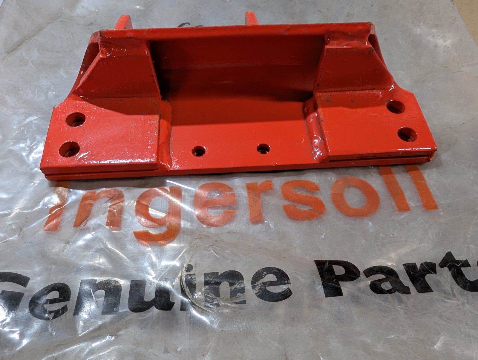 C39509 WMT BRACKET CYLINDER - Ingersoll/Case Tractor Part