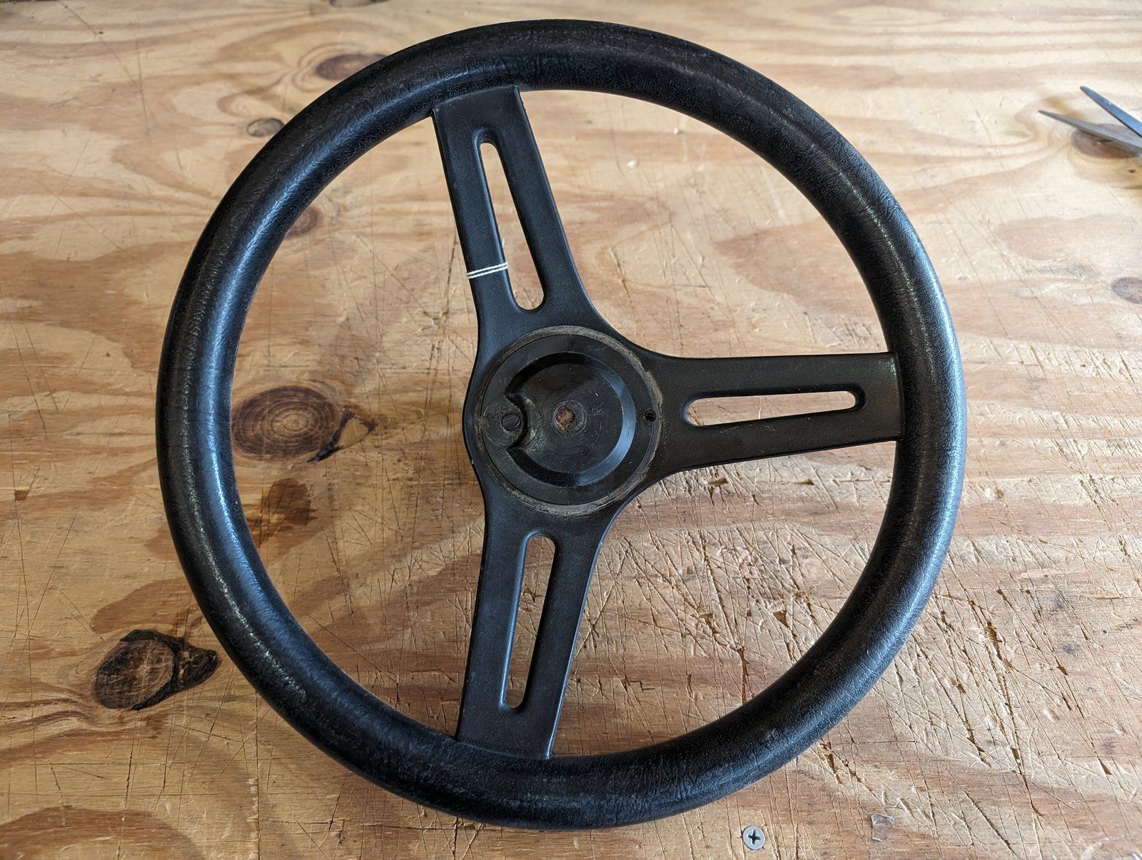 C40666 USED STEERING WHEEL 5/8