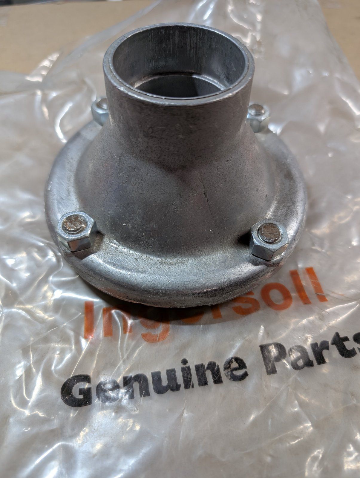 C40723 HOUSING SPINDLE ALUMINUM ALLOY C43846 - Ingersoll/Case Tractor Part