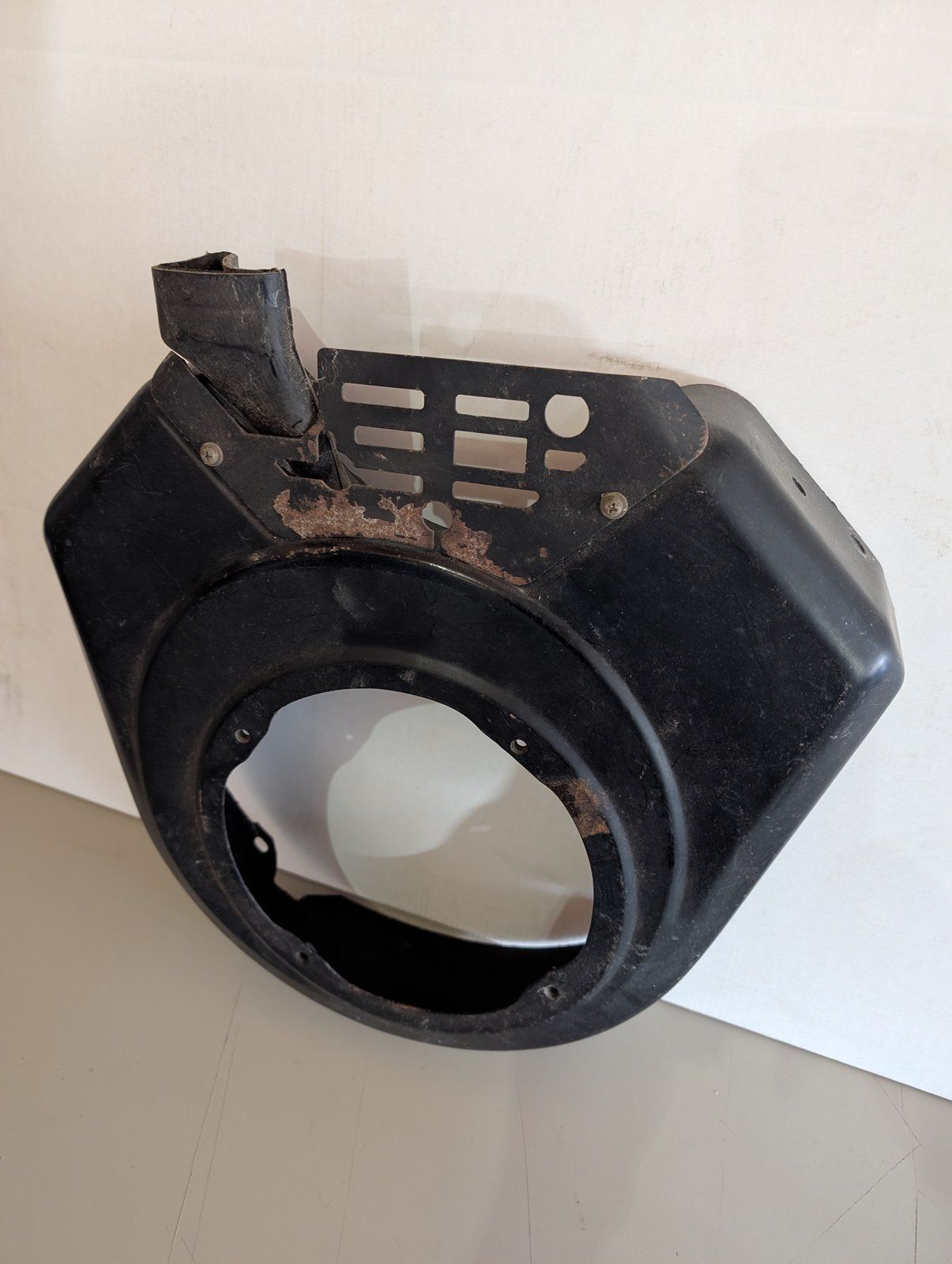 C40922 USED BRIGGS BLOWER HOUSING - Ingersoll/Case Tractor Part