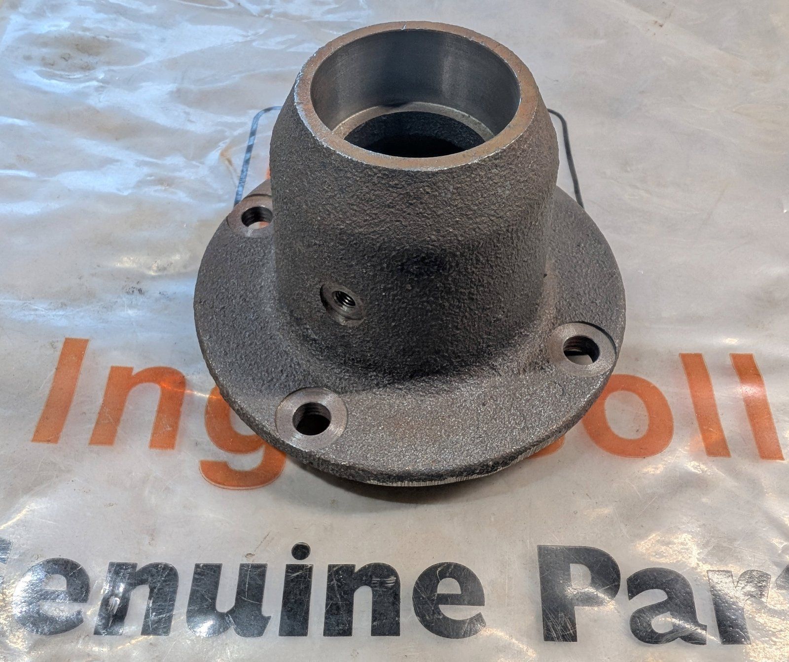 C40955 SPINDLE HOUSING - OUTBOARD 60