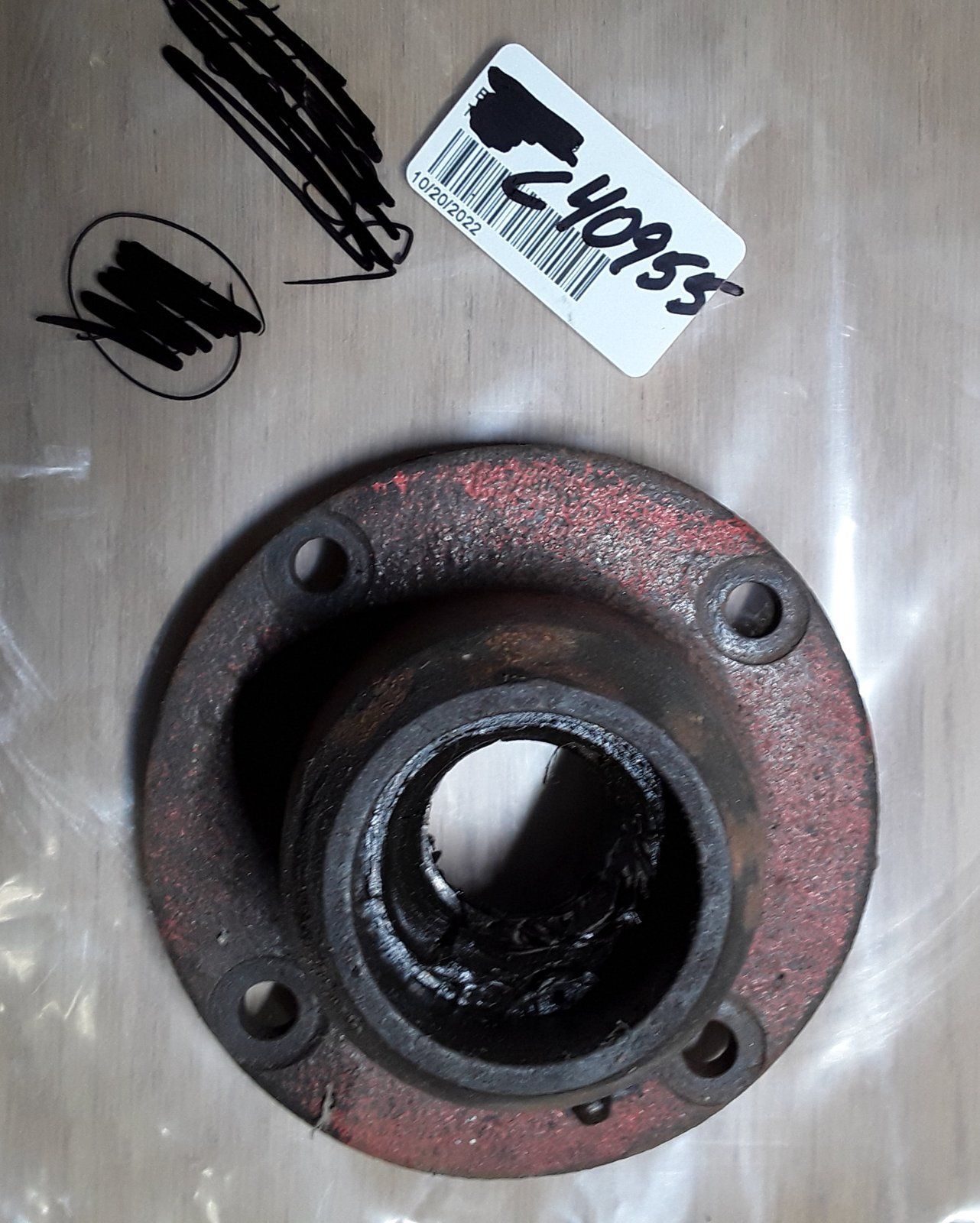 C40955 USED SPINDLE HOUSING - OUTBOARD 60" MOWER DECK - Ingersoll/Case Tractor Part