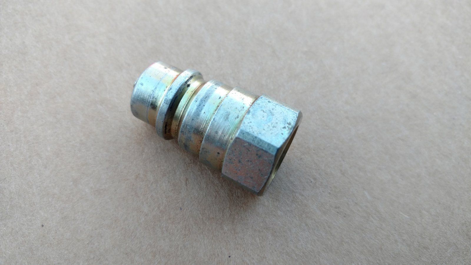 C41043 COUPLING - MALE 1/4 QUICK DISC. - Ingersoll/Case Tractor Part