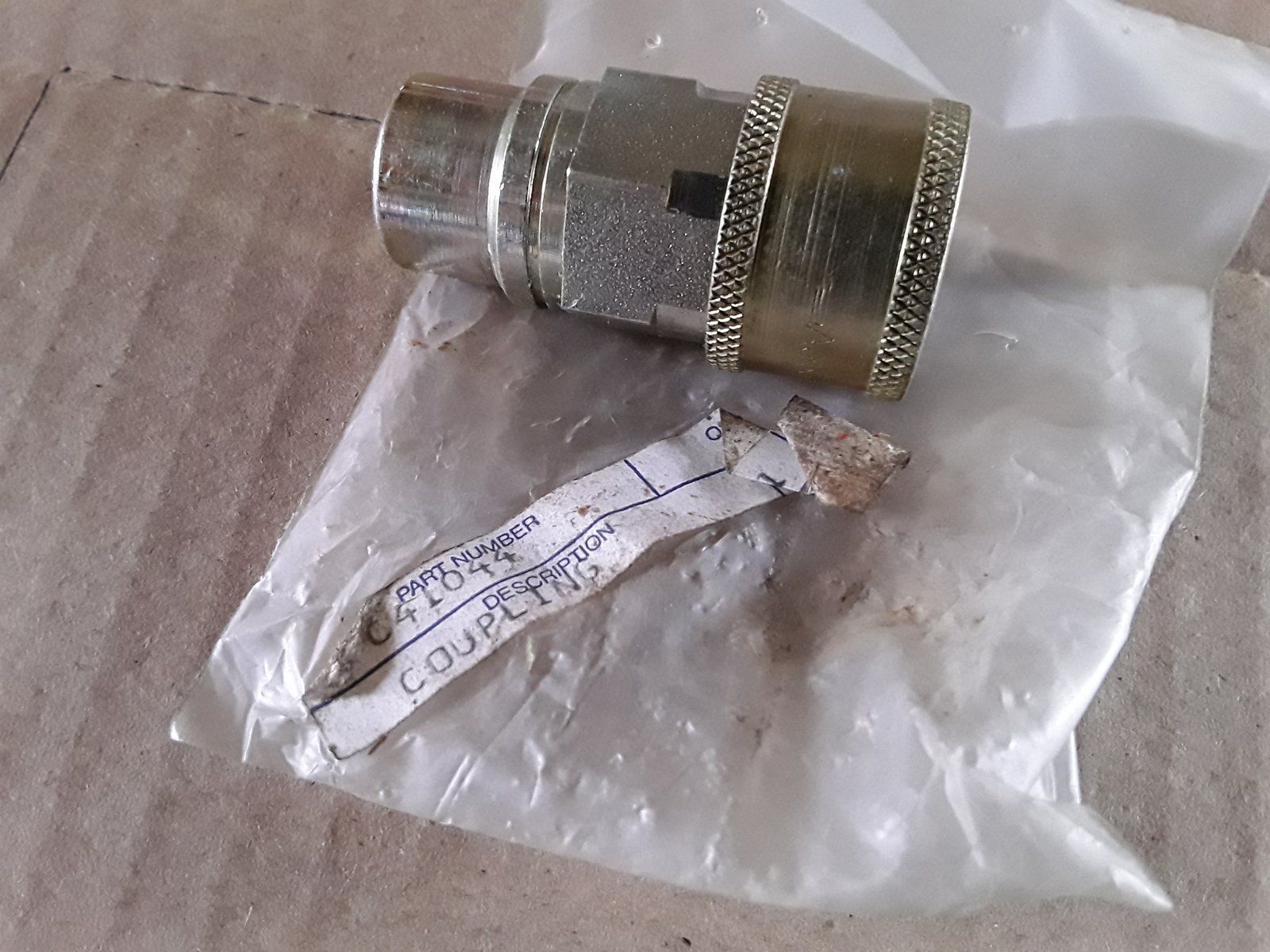C41044 COUPLING - FEMALE 1/4 QUICK DISC - Ingersoll/Case Tractor Part