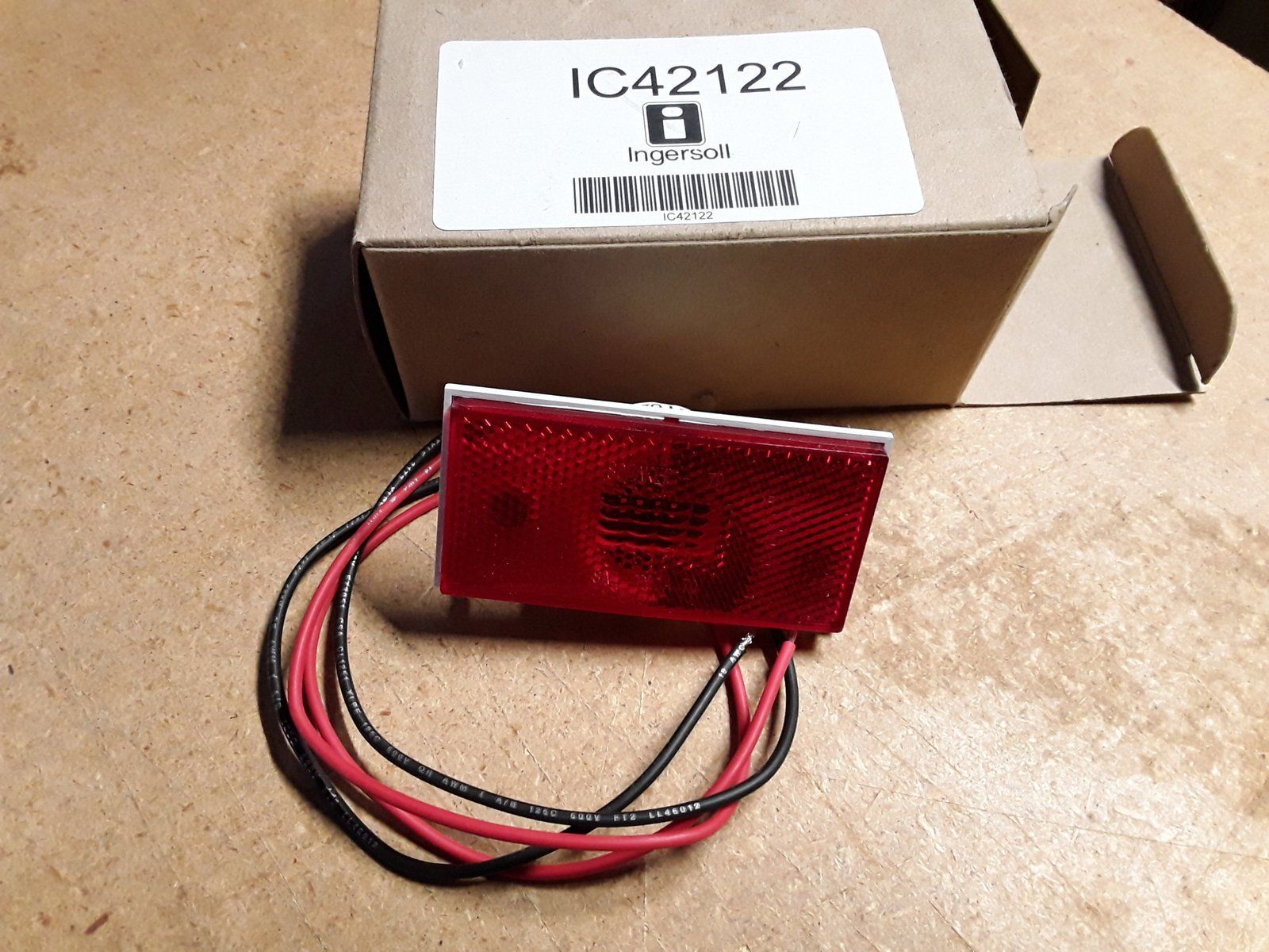 C42122 TAIL LIGHT ASSY. C37165 - Ingersoll/Case Tractor Part