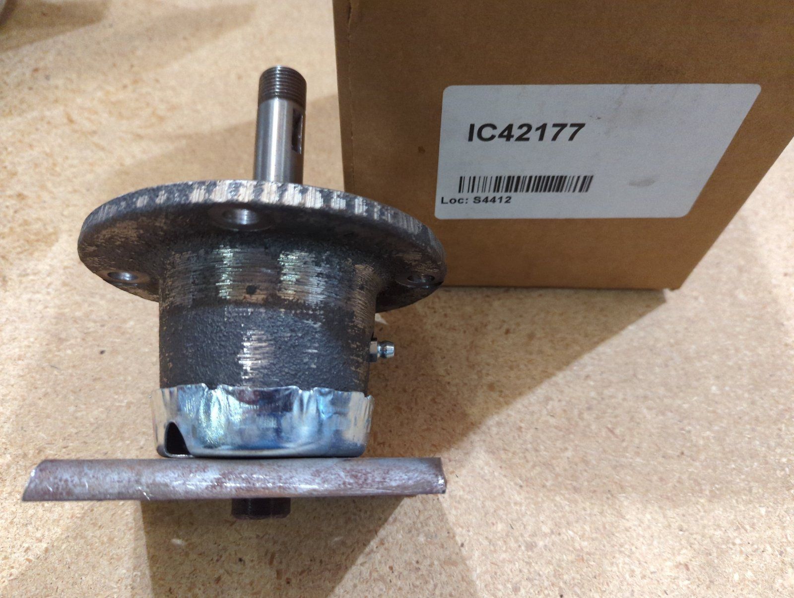 C42177 SPINDLE ASSY - RH OUTBOARD RM60 C25630 - Ingersoll/Case Tractor Part
