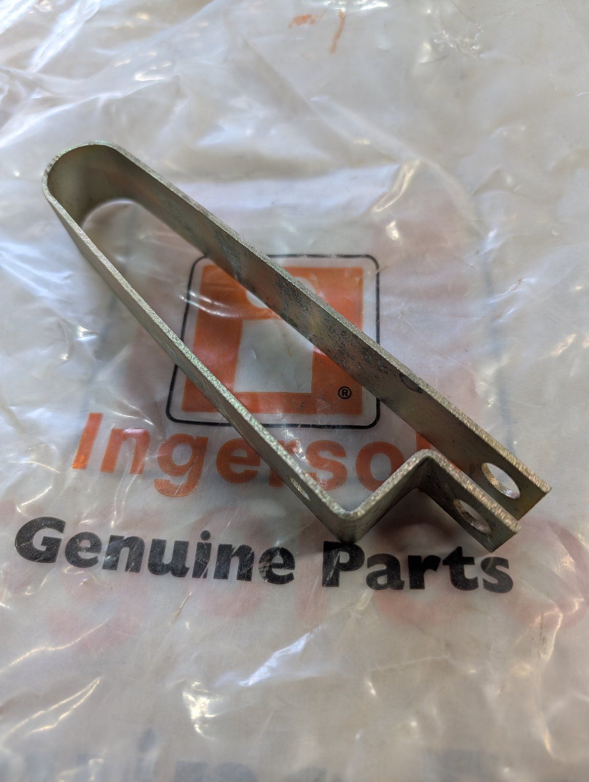 C42181 HANGER HOSE LONG ZP - Ingersoll/Case Tractor Part