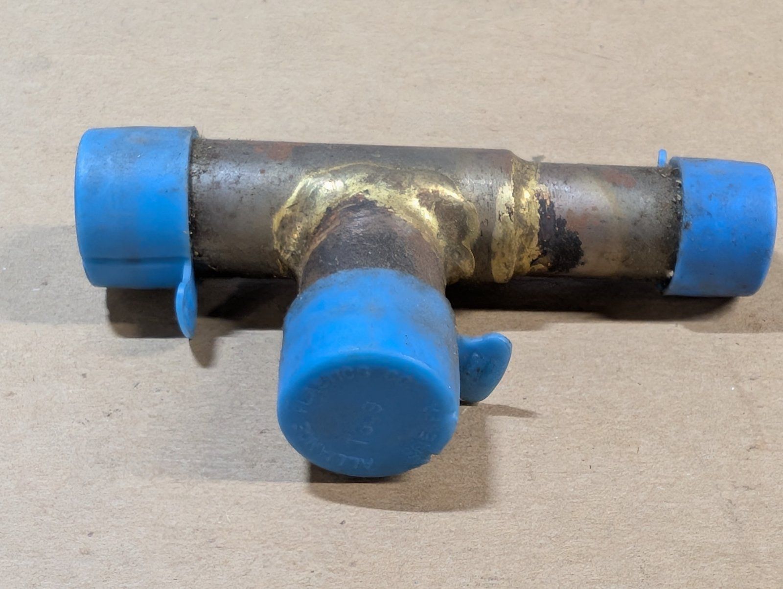 C42489 FITTING TEE RETURN 5/8 ID X 3/4 X 3/4 - Ingersoll/Case Tractor Part