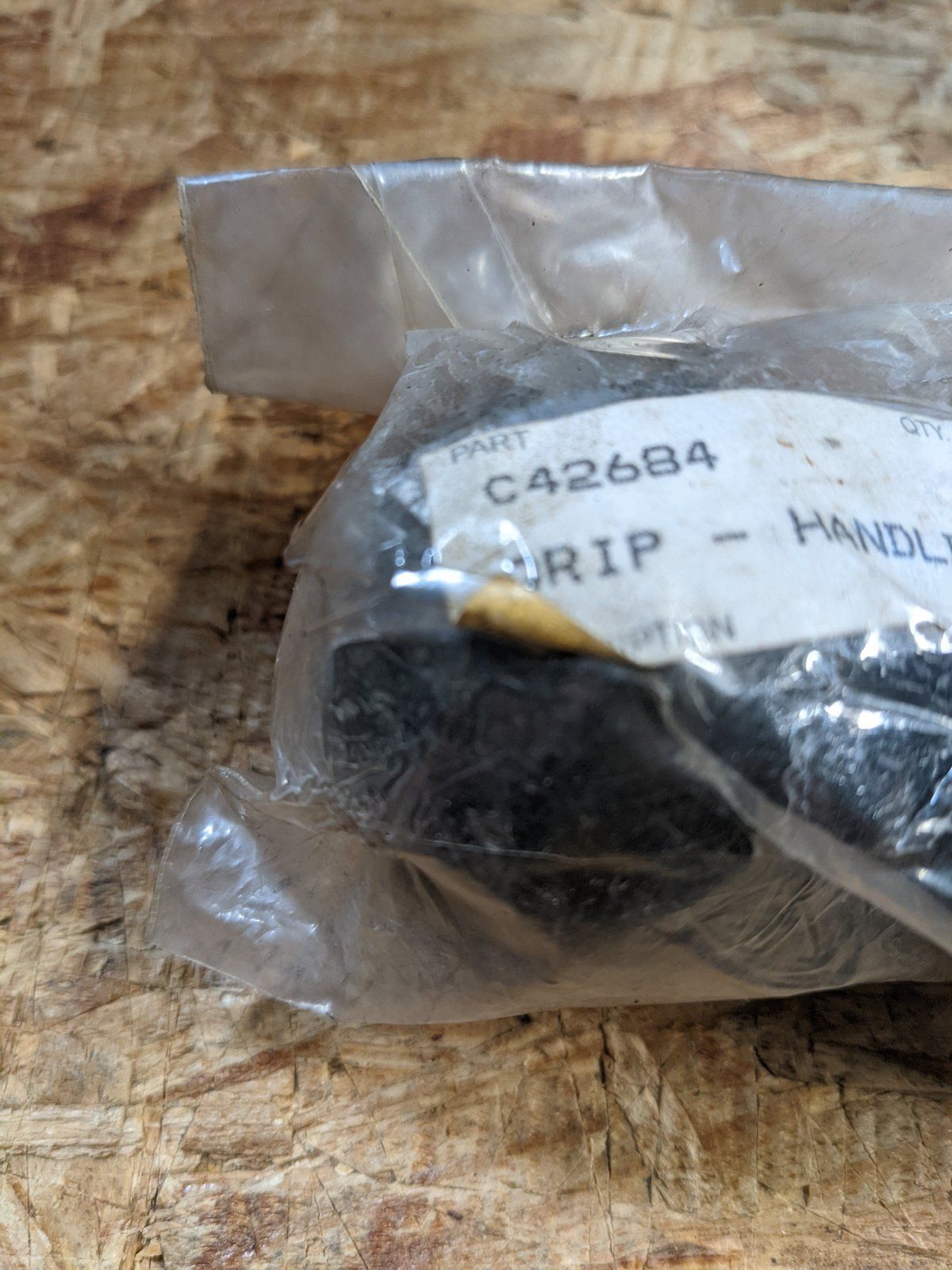 C42684 GRIP - HANDLE (AQ #14058) - Ingersoll/Case Tractor Part