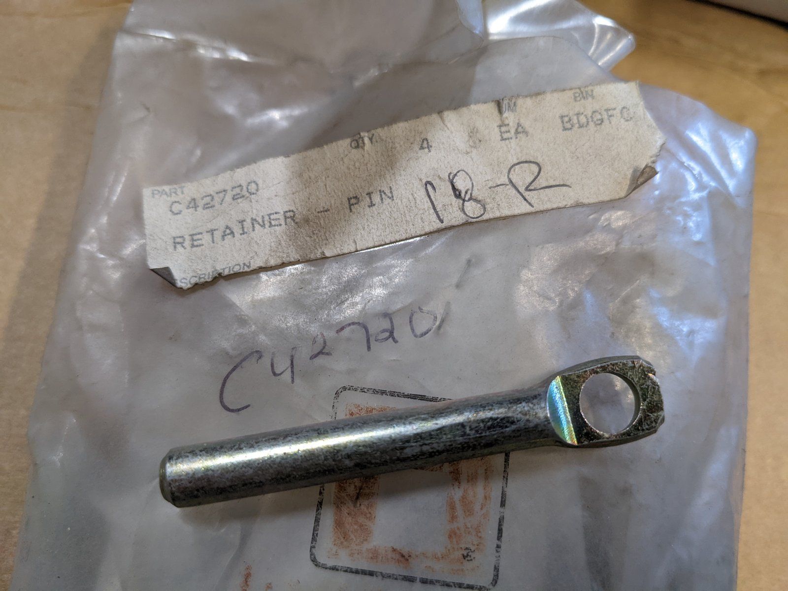 C42720 RETAINER - PIN (AQ #013473) - Ingersoll/Case Tractor Part