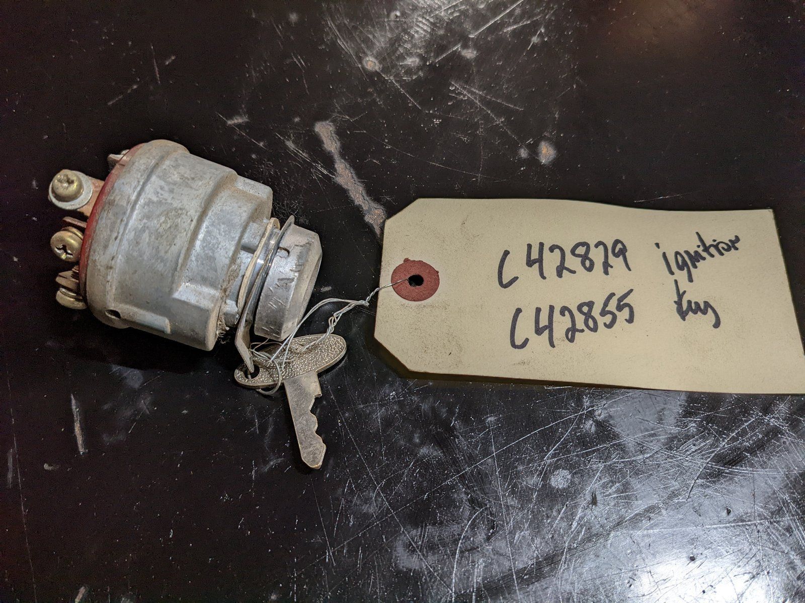 C42829 & C42855 USED IGNITION SWITCH / KEY DIESEL 900-2053 - Ingersoll/Case Tractor Part