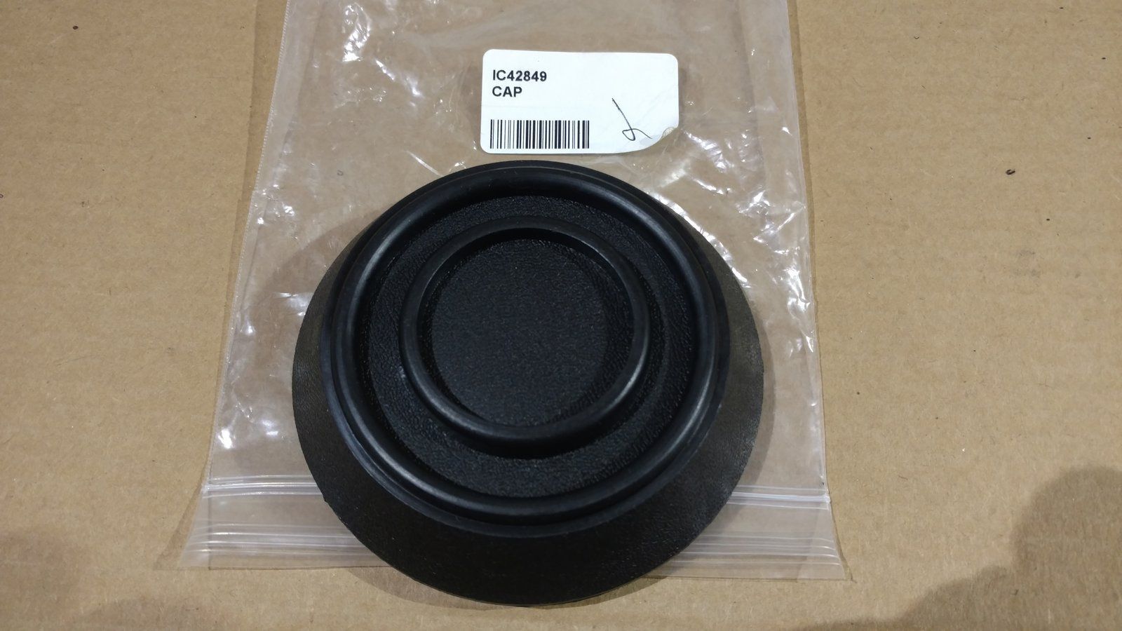 C42849 CAP STEERING WHEEL - Ingersoll/Case Tractor Part