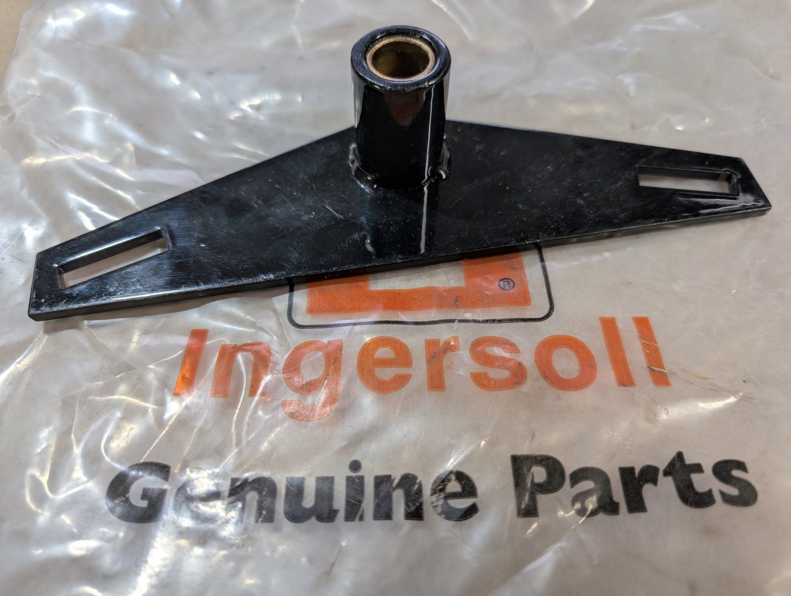 C42898 ( replaces G9021013 ) BELLCRANK STEERING CABLE & BUSHING C42899 C42900 - Ingersoll/Case Tractor Part
