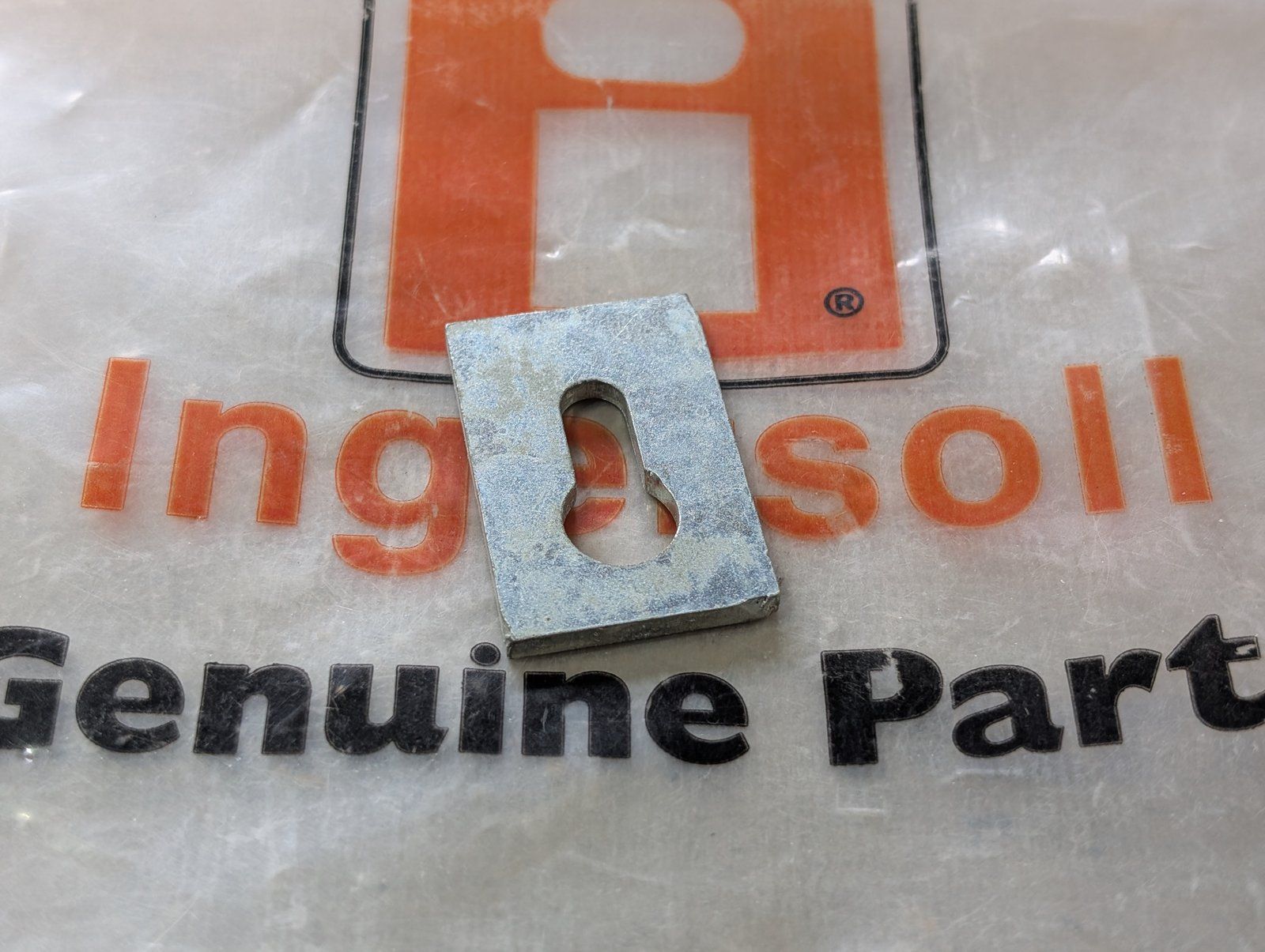 C42903 ( replaces G9021006 ) PLATE - CABLE MTG. ZP - Ingersoll/Case Tractor Part