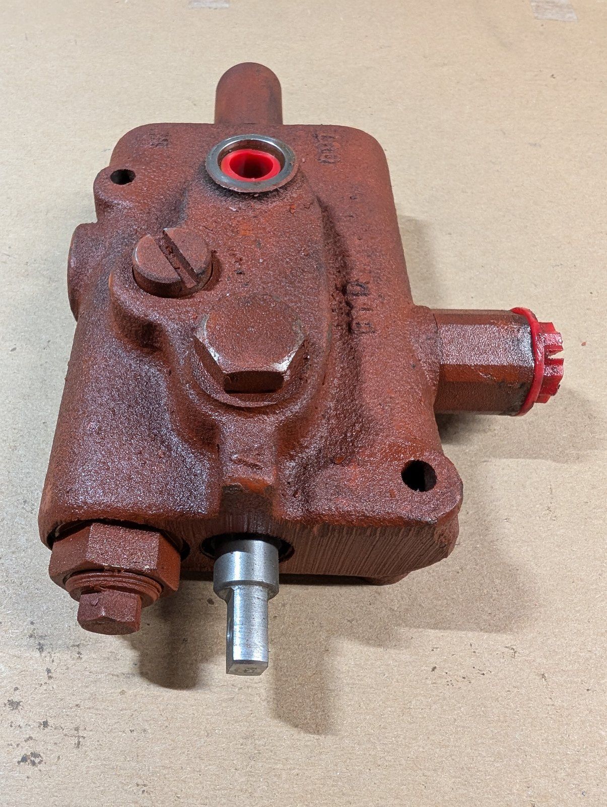 C42937 ( replaces G9021136 ) VALVE - DECK LIFT - Ingersoll/Case Tractor Part