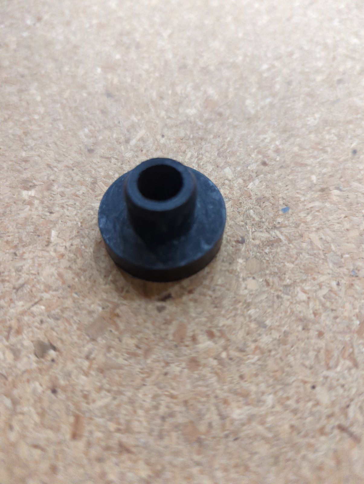 C43052 GROMMET - RUBBER FUEL TANK INCERT 316 07-392 - Ingersoll/Case Tractor Part