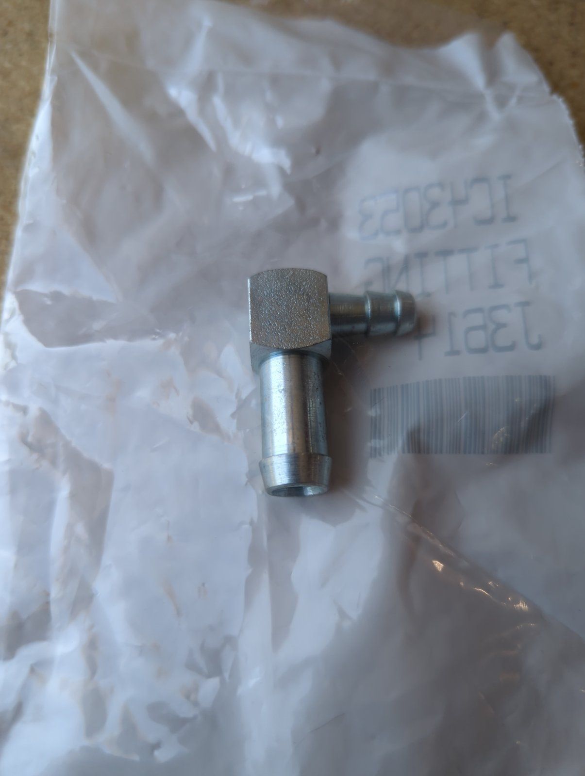 C43053 FITTING - ELBOW 1/4" HOSE ADAPTER - Ingersoll/Case Tractor Part