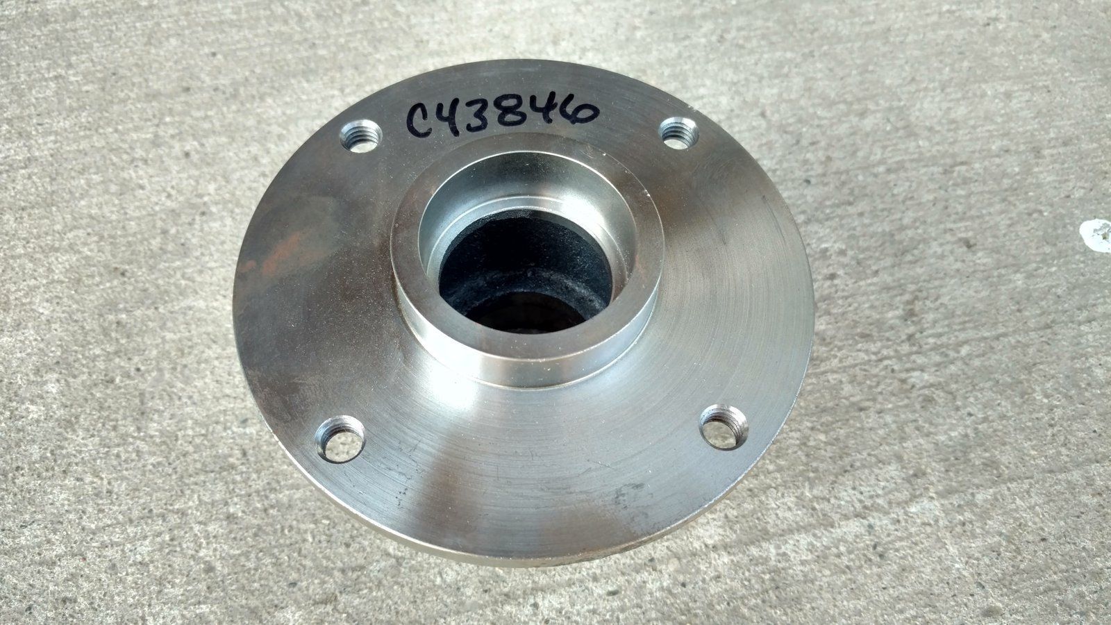 C43846 SPINDLE HUB HOUSING WITH GREASE ZERK C17666 C48558 - Ingersoll/Case Tractor Part