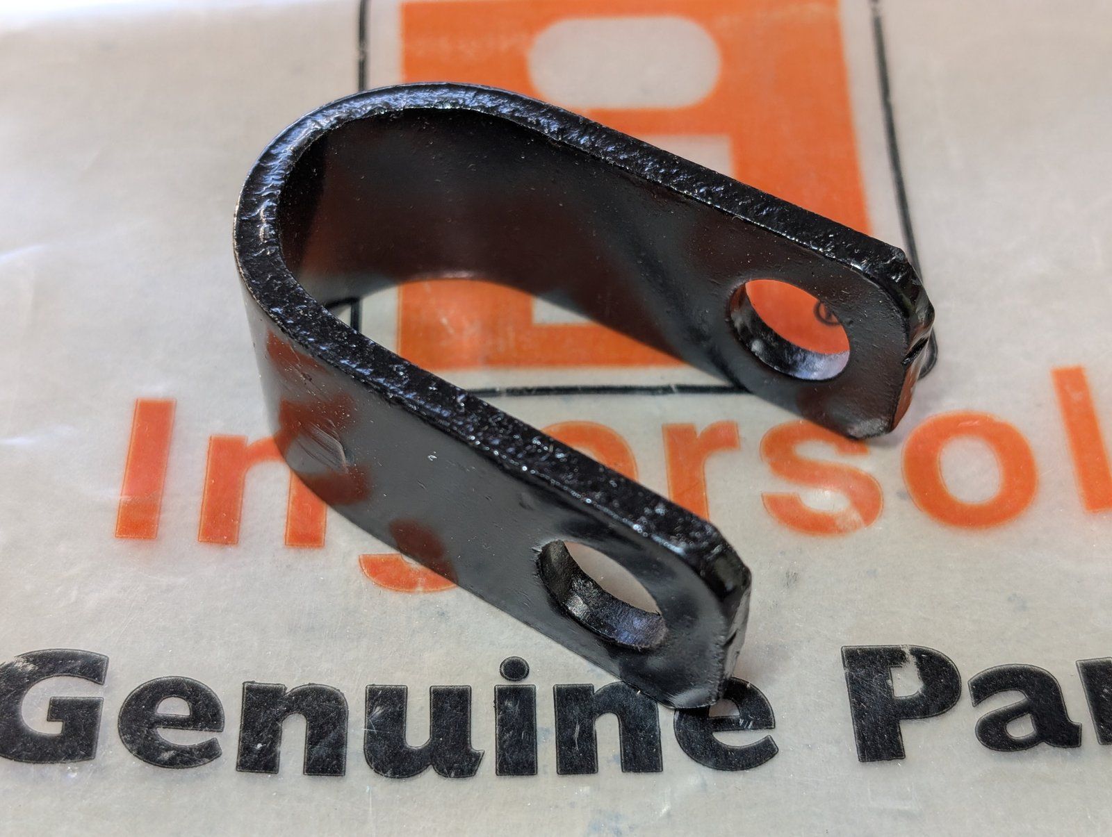 C43960 ( replaces G9021071 ) STRAP CYL MOUNT - Ingersoll/Case Tractor Part