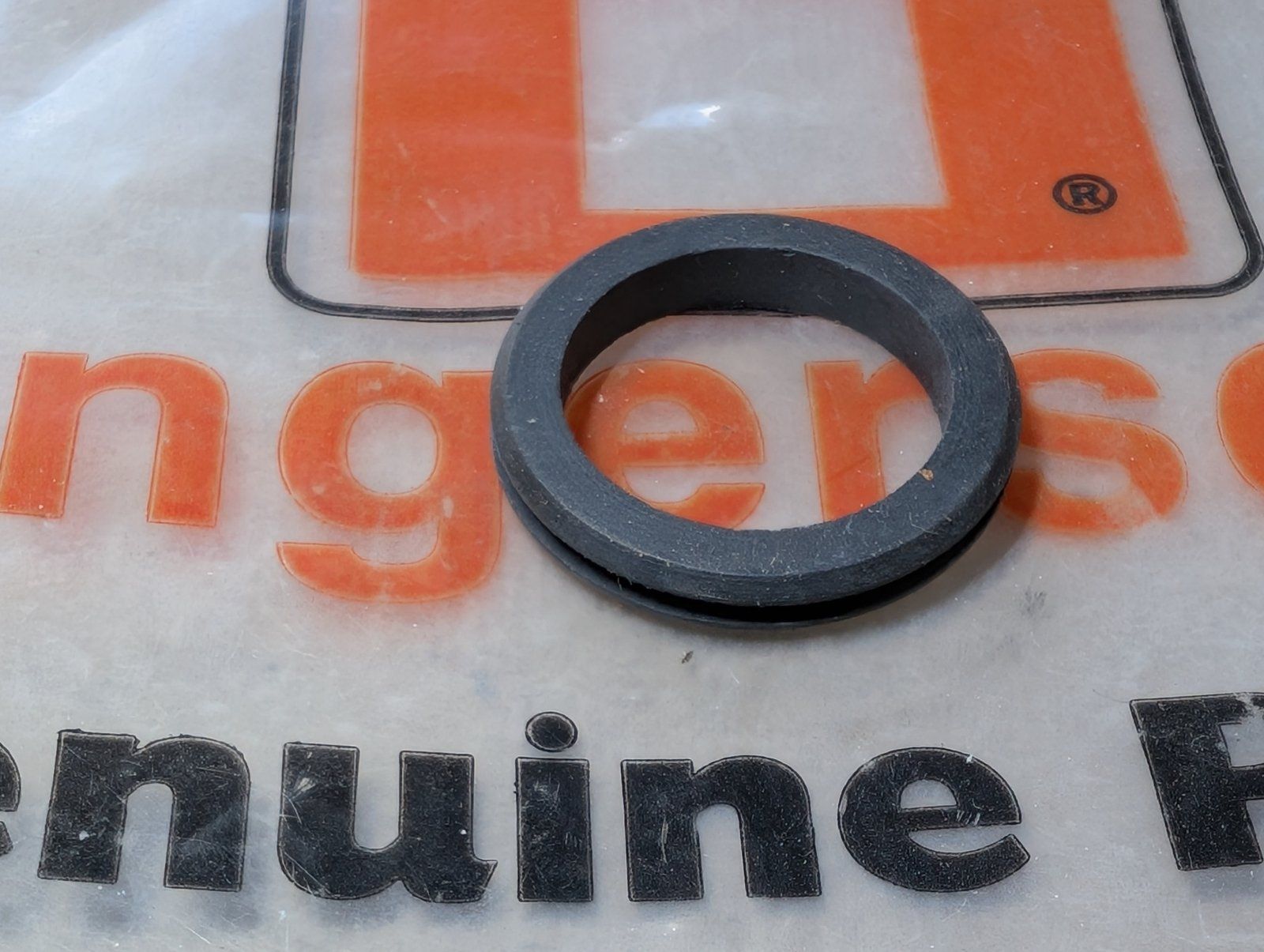 C43964 GROMMET 1