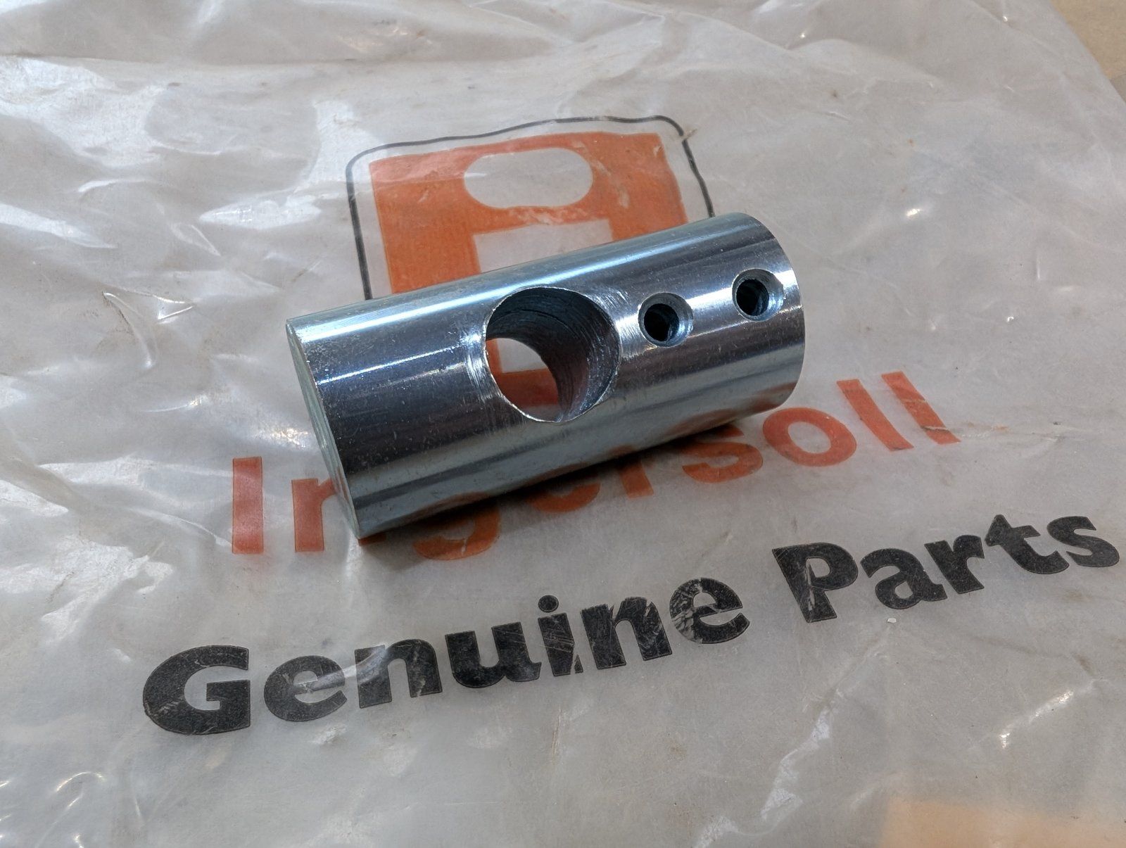 C44058 SWIVEL C32230 - Ingersoll/Case Tractor Part