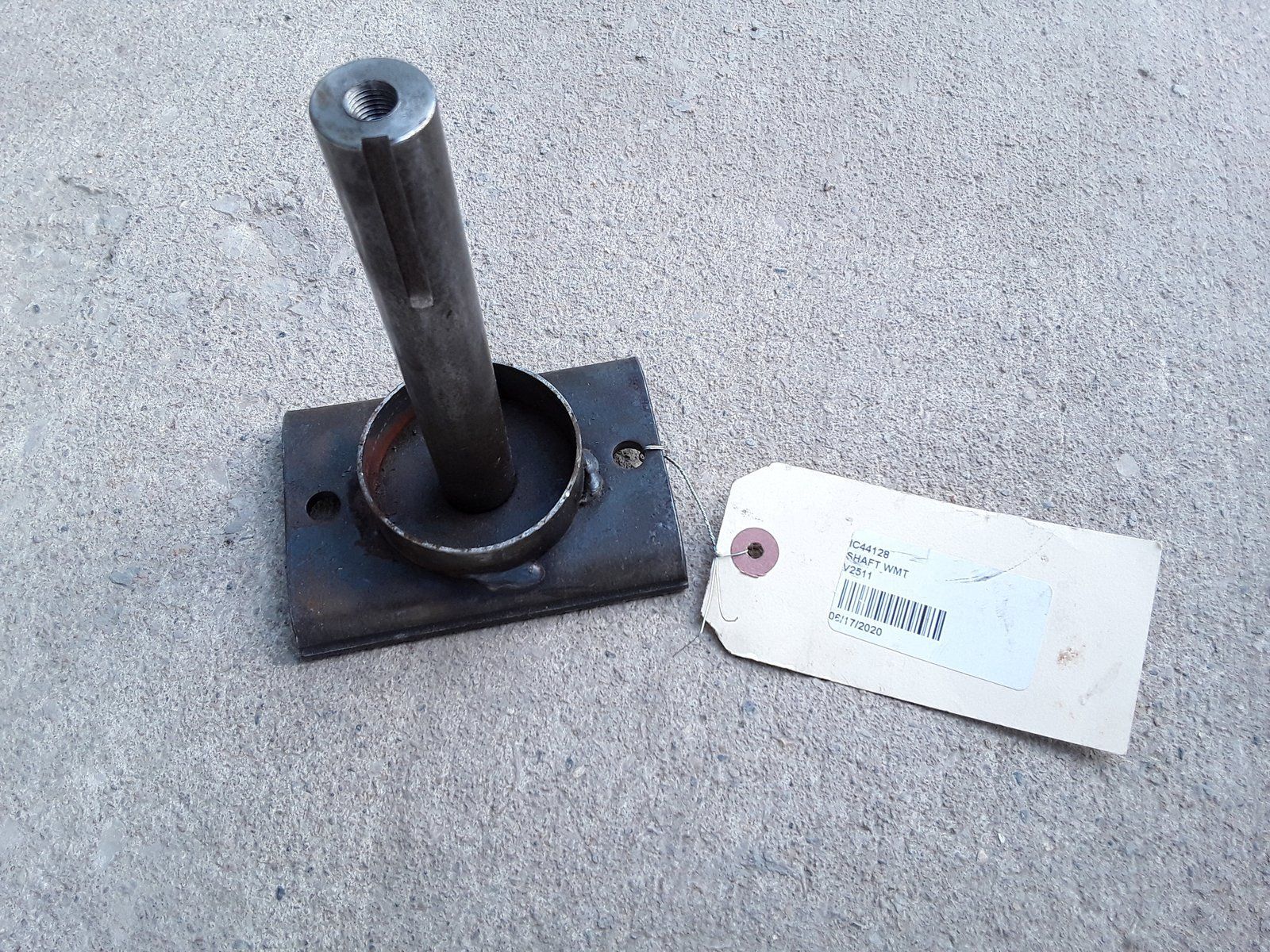 C44128 ( replaces G9021097 ) SPINDLE SHAFT SHORT (42&52") - Ingersoll/Case Tractor Part