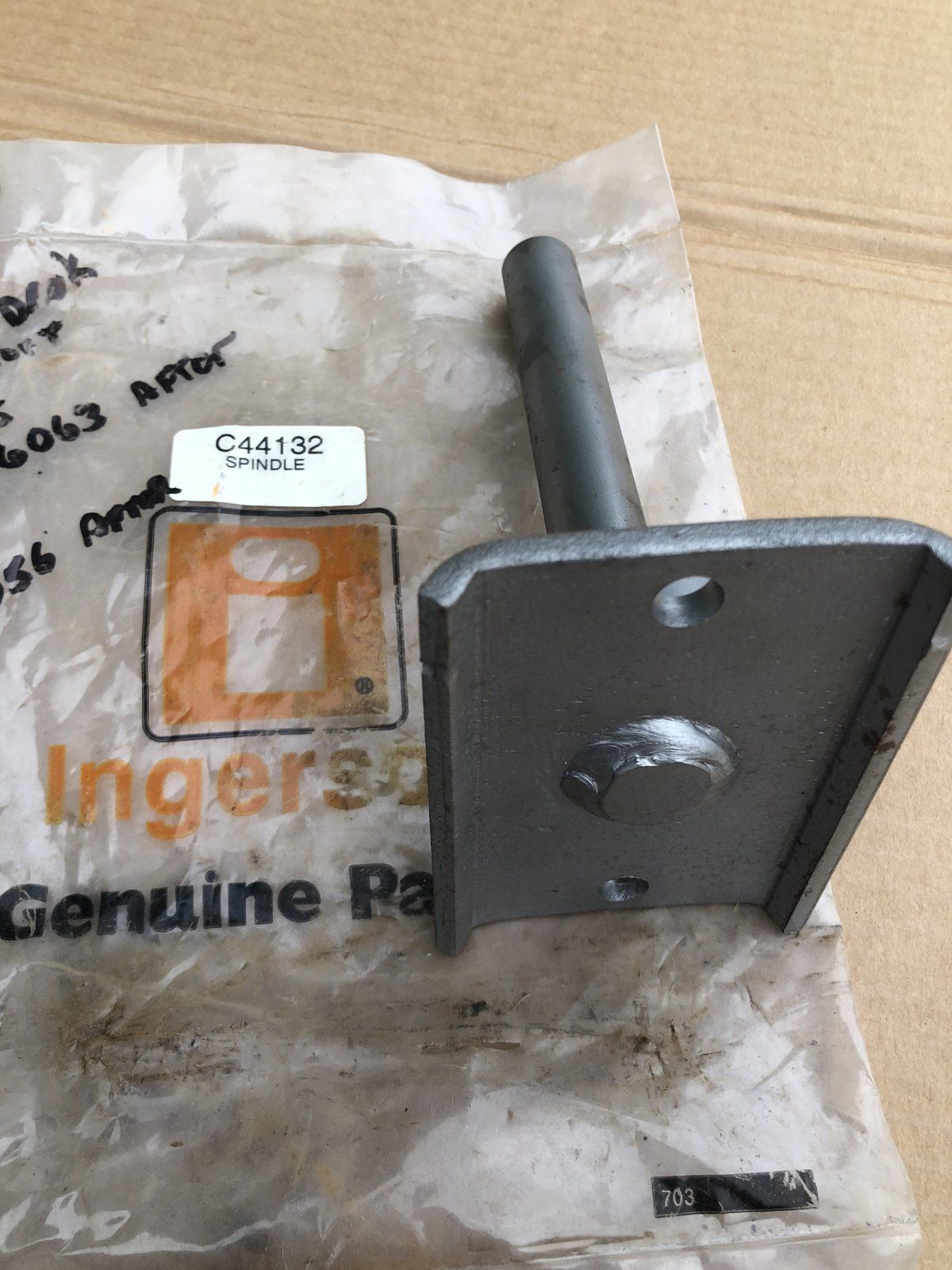 C44132 ( replaces G9021100 ) SPINDLE SHAFT - SHORT (62"FC) - Ingersoll/Case Tractor Part