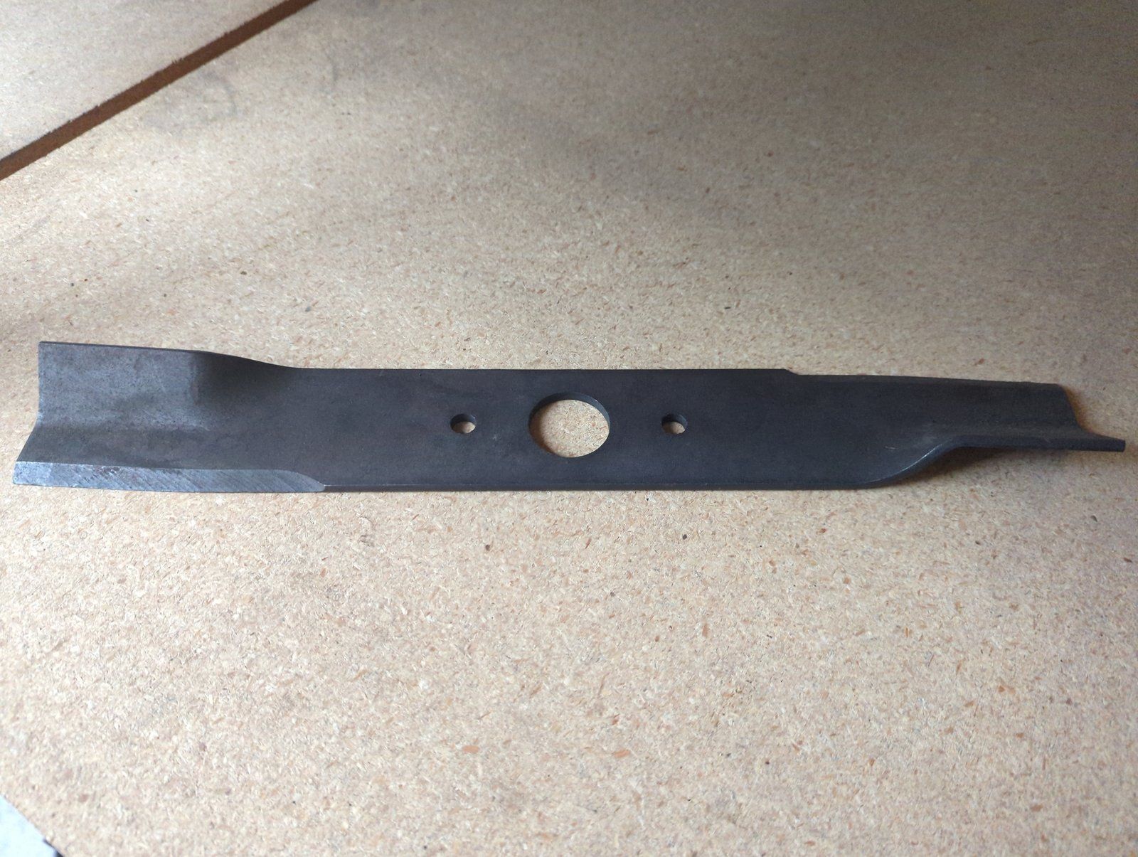 C44137 ( replaces G9021148 ) BLADE - MOWER LH 52