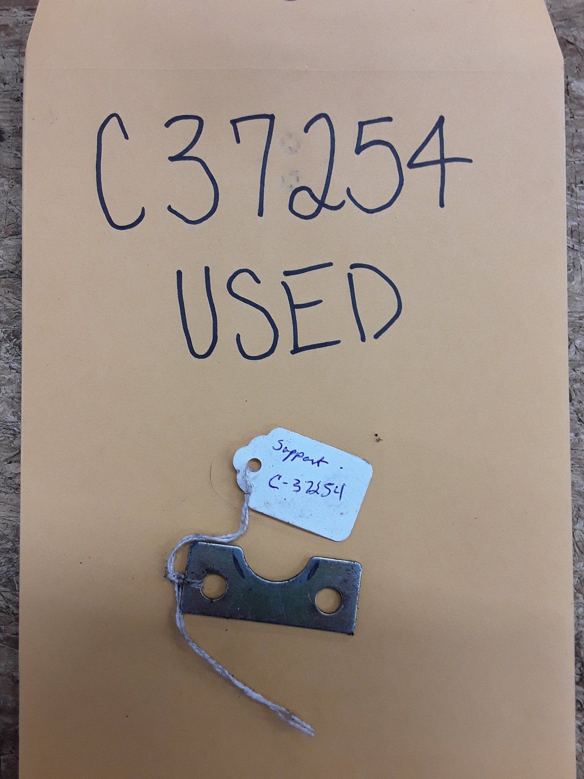C44384 USED SUPPORT - LOCATOR - Ingersoll/Case Tractor Part