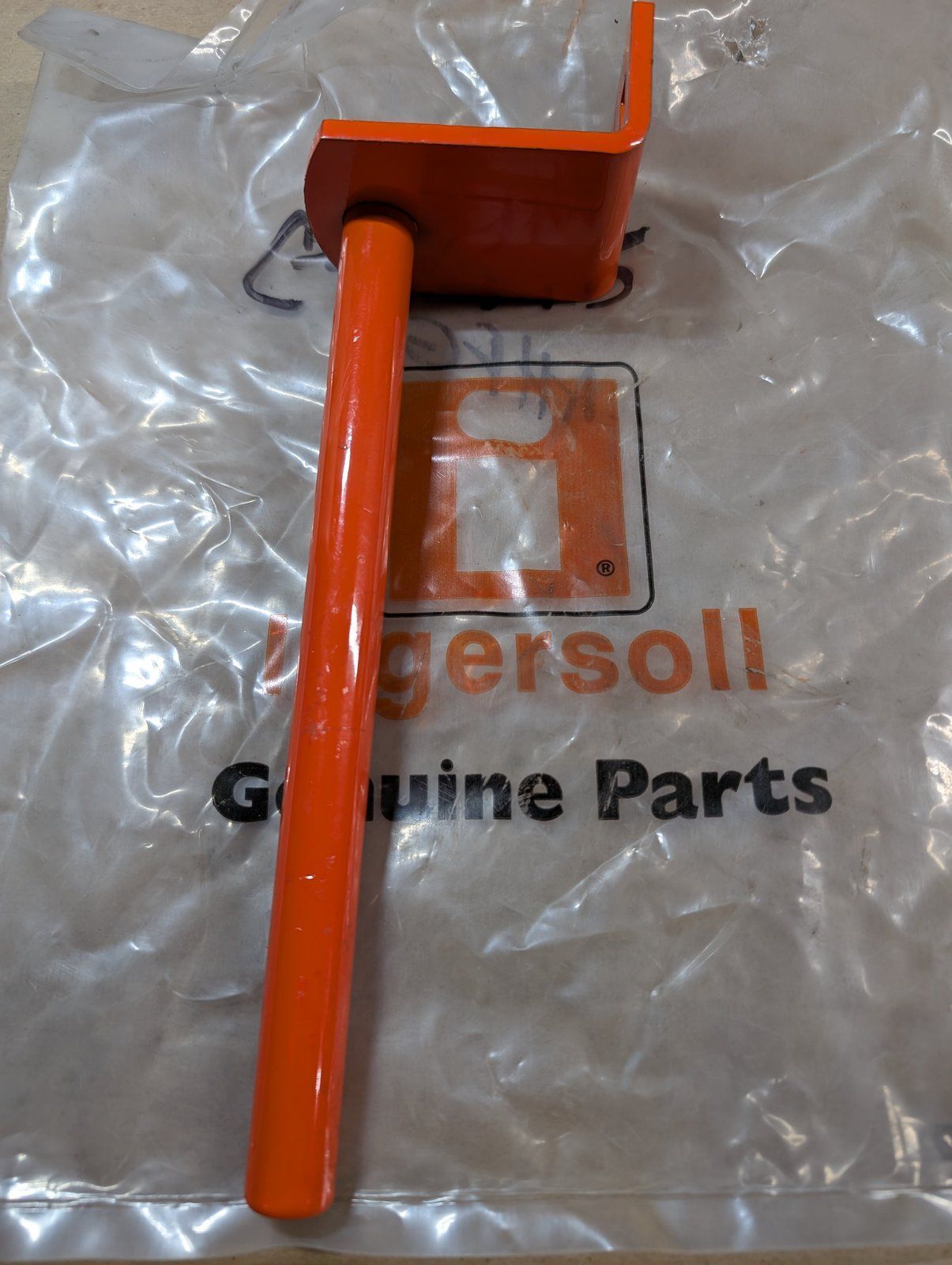 C44561 WMT ROLLER BRACKET N40 44 46 RM38 44 48 - Ingersoll/Case Tractor Part