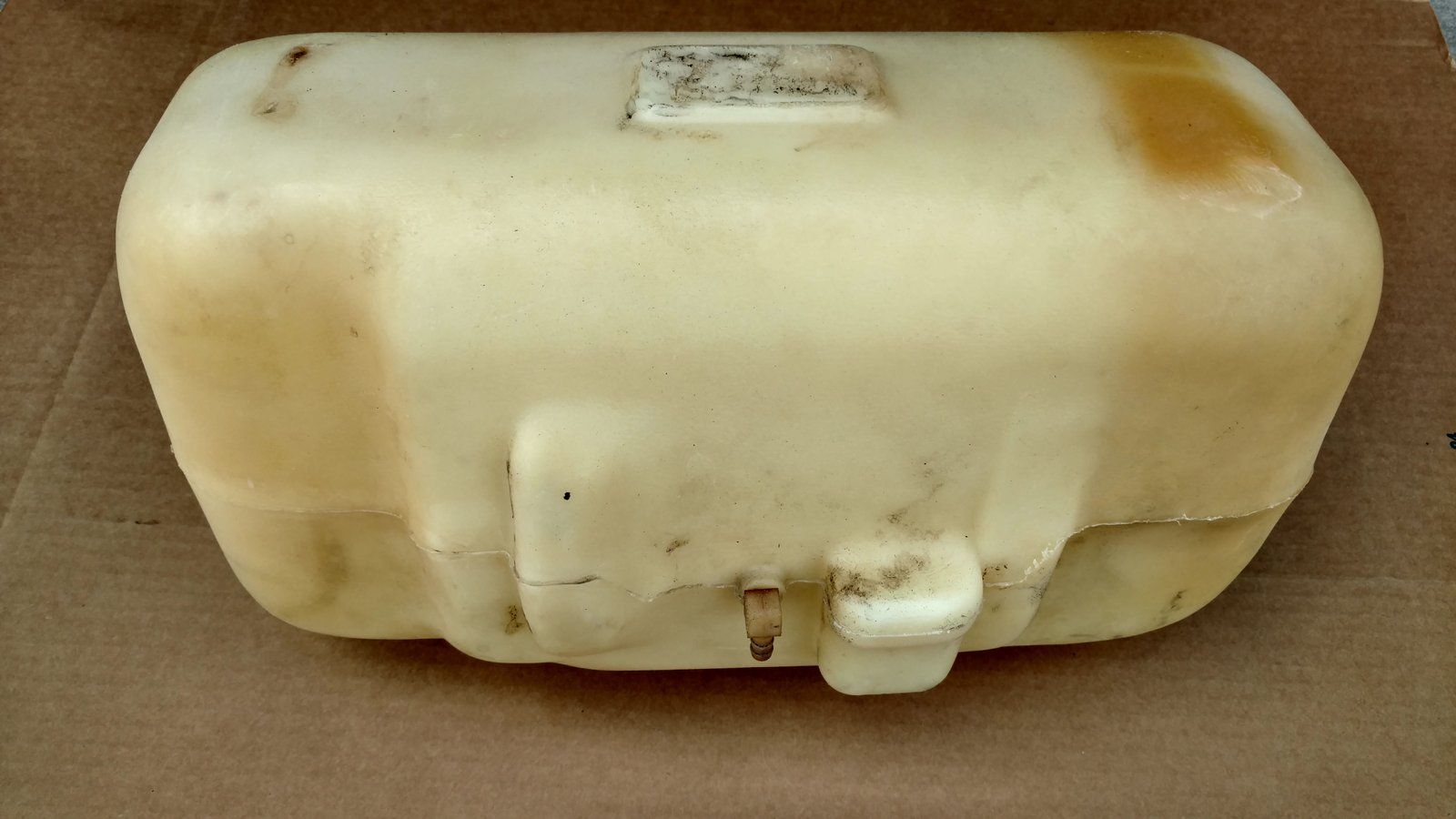 C44818 USED FUEL TANK - 1.75 OPENING - Ingersoll/Case Tractor Part