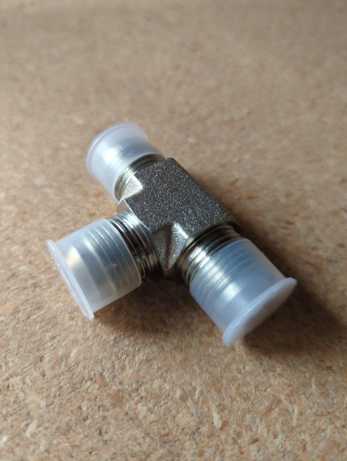 C44911-2 1/2 M JIC T FITTING - Ingersoll/Case Tractor Part