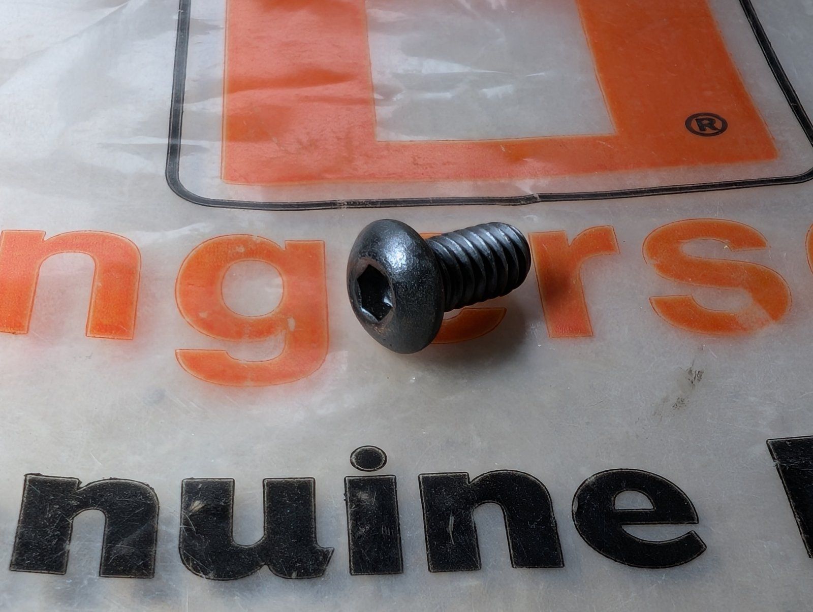 C44981 SCREW 1/4-20 X 1/2 BUTT HX SOC HD BLK - Ingersoll/Case Tractor Part