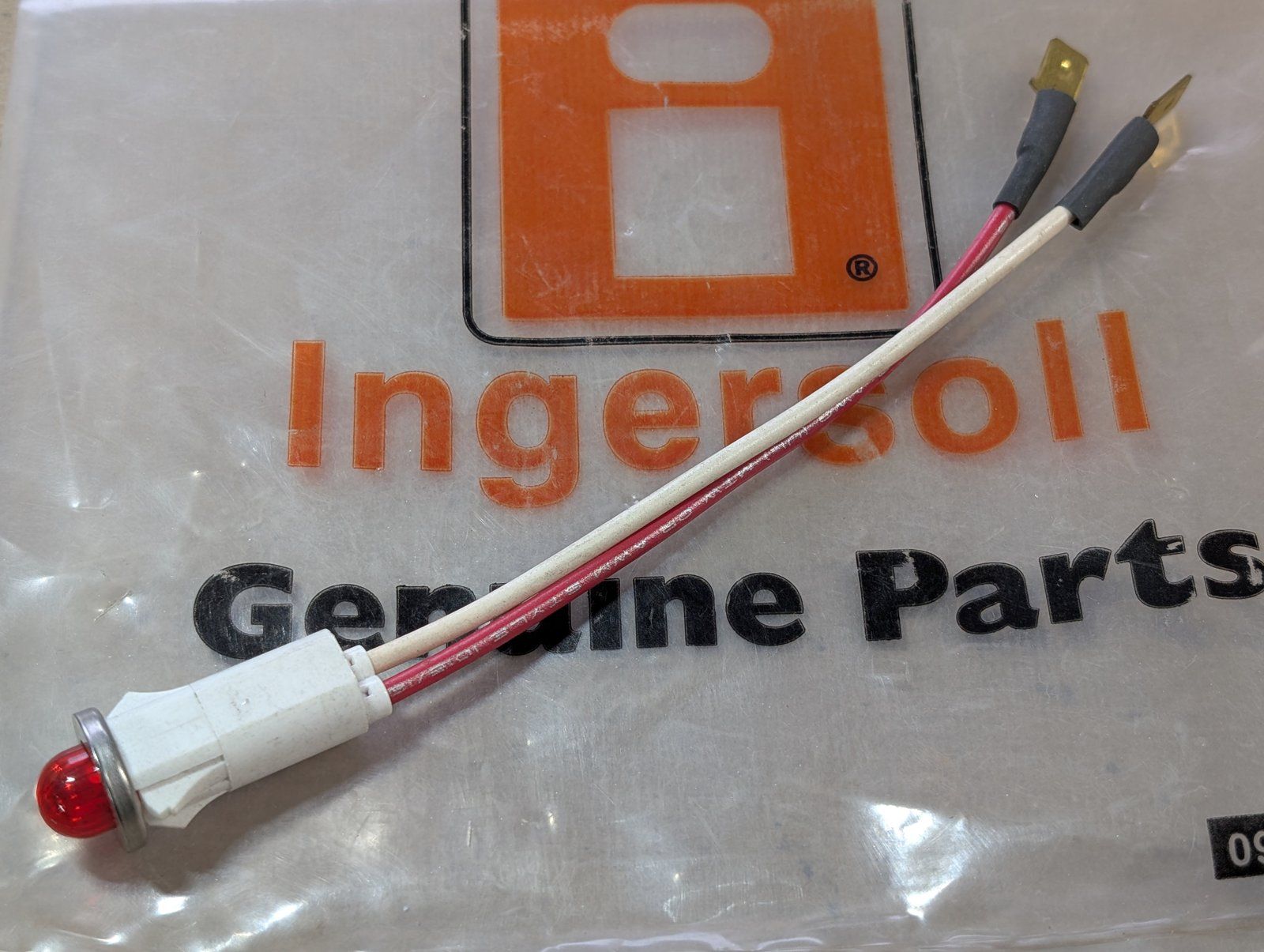 C45536 ( replaces G9021219 ) LIGHT - INDICATOR C37519 G9002041 - Ingersoll/Case Tractor Part